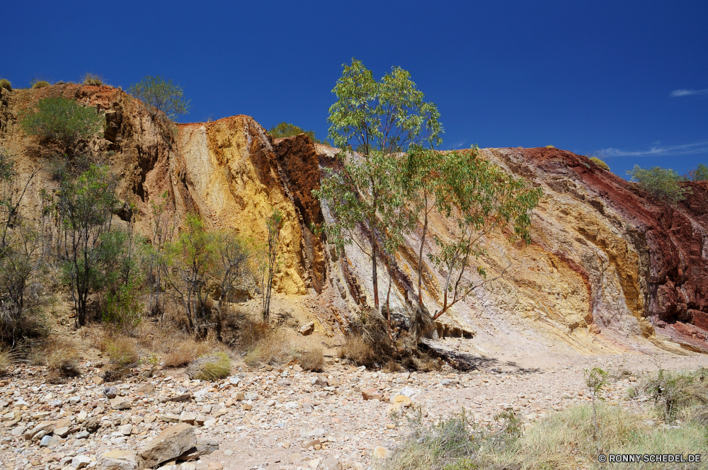 West MacDonnell Ranges National Park Schlucht Klippe Fels Berg Landschaft Bereich Reisen Tal Park Berge Wüste geologische formation nationalen Himmel Stein landschaftlich Tourismus im freien Kaktus Wildnis Baum Aushöhlung Schlucht Felsen Knoll Geologie Spitze Szenerie Sandstein natürliche Urlaub Sand Sommer Wolken Bildung Fluss Hügel Abenteuer im freien Umgebung Wald Bäume Steigung Südwesten Straße felsigen natürliche depression Wandern Pflanze Wasser Landschaften außerhalb Aufstieg Formationen geologische Aussicht Grand Hochland Panorama woody plant Sonne Land Hügel Westen Panorama Frühling Wolke Reise trocken Herbst Gras Klippen Tag Wild Gelände in der Nähe Ziel friedliche fallen Farbe bunte Sonnenlicht canyon cliff rock mountain landscape range travel valley park mountains desert geological formation national sky stone scenic tourism outdoors cactus wilderness tree erosion ravine rocks knoll geology peak scenery sandstone natural vacation sand summer clouds formation river hill adventure outdoor environment forest trees slope southwest road rocky natural depression hiking plant water scenics outside ascent formations geological vista grand highland panorama woody plant sun land hills west panoramic spring cloud trip dry autumn grass cliffs day wild terrain near destination peaceful fall color colorful sunlight