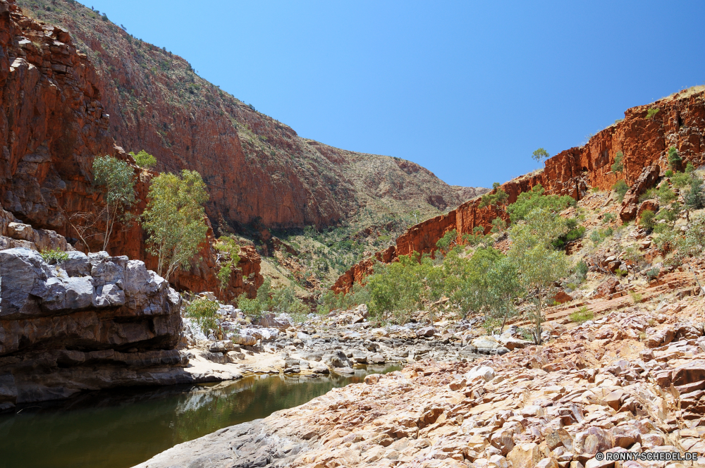 West MacDonnell Ranges National Park Schlucht Berg Tal Landschaft Berge Schlucht Fluss Wildnis Fels Hochland Klippe geologische formation natürliche depression Reisen Wasser Himmel Stein Wald Park landschaftlich Felsen nationalen Baum Hügel Bereich Sommer felsigen im freien Wolken Szenerie Tourismus Stream Becken natürliche Bäume Schnee hoch Szene im freien Spitze Tag Wüste Umgebung Urlaub Wild Steigung Tourist See Wandern Panorama Wolke Gras Küste Wasserfall Landschaften Ziel friedliche Wanderweg Pflanze Steine Gletscher Farbe Insel Straße Herbst Creek Meer Klettern Hügel kalt Norden Aufstieg Strömung Neu Land Frühling canyon mountain valley landscape mountains ravine river wilderness rock highland cliff geological formation natural depression travel water sky stone forest park scenic rocks national tree hill range summer rocky outdoor clouds scenery tourism stream basin natural trees snow high scene outdoors peak day desert environment vacation wild slope tourist lake hiking panorama cloud grass coast waterfall scenics destination peaceful trail plant stones glacier color island road autumn creek sea climbing hills cold north ascent flow new land spring