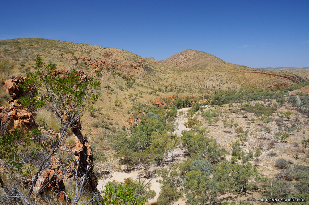 West MacDonnell Ranges National Park Landschaft Berg Himmel Berge Wildnis Baum Hochland vascular plant woody plant Strauch landschaftlich Reisen Tal Wüste Pflanze Fels Hügel Park nationalen Szenerie im freien Bereich Sommer Wolken im freien Tourismus Wald Spitze Schlucht Stein Panorama Gras Fluss Kraut Wolke Hügel Wandern Felsen Wild Wasser Insel Umgebung Land Sand Frühling Knoll natürliche Bäume Sonne Abenteuer Klippe friedliche Tourist Urlaub Vulkan Ökologie Landschaft Kaktus ruhige Wiese Entwicklung des ländlichen Land Geologie Tag Landschaften Heide Straße Südwesten Grand sonnig Westen majestätisch Bereich Feld Pflanzen Meer landscape mountain sky mountains wilderness tree highland vascular plant woody plant shrub scenic travel valley desert plant rock hill park national scenery outdoors range summer clouds outdoor tourism forest peak canyon stone panorama grass river herb cloud hills hiking rocks wild water island environment land sand spring knoll natural trees sun adventure cliff peaceful tourist vacation volcano ecology countryside cactus tranquil meadow rural country geology day scenics heath road southwest grand sunny west majestic area field plants sea