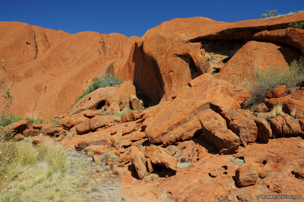 Ayers Rock und The Olgas Backstein Fels Schlucht Wüste Baumaterial Cliff-Wohnung Landschaft Sand Park Wohnung nationalen Stein Berg Reisen Himmel Sandstein Gehäuse Felsen Wildnis Klippe Berge Aushöhlung Bildung natürliche Südwesten Geologie Formationen Tal im freien Orange Struktur Urlaub Tourismus Boden landschaftlich Szenerie Hügel geologische im freien trocken Bögen Wolken Antike Arid Westen Baum Landschaften Wahrzeichen Denkmal Sommer Klippen Erde Aussicht Wandern Sonne Land Tourist Wunder Gelände Bereich Geschichte westliche felsigen Wild Tag Wärme heiß Umgebung Arches Nationalpark Butte Mesa Spitze in der Nähe alt Schiff Sonnenuntergang Schlucht Nationalpark Ehrfurcht Farbe Wolke Staaten Schmutz Abenteuer Mauer Steine Reise Braun gelb Straße Erholung Fluss Grab brick rock canyon desert building material cliff dwelling landscape sand park dwelling national stone mountain travel sky sandstone housing rocks wilderness cliff mountains erosion formation natural southwest geology formations valley outdoors orange structure vacation tourism soil scenic scenery hill geological outdoor dry arches clouds ancient arid west tree scenics landmark monument summer cliffs earth vista hiking sun land tourist wonder terrain area history western rocky wild day heat hot environment arches national park butte mesa peak near old ship sunset ravine national park awe color cloud states dirt adventure wall stones journey brown yellow road recreation river grave