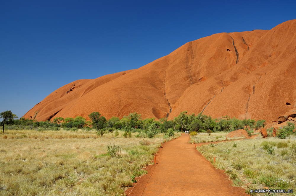 Ayers Rock und The Olgas Düne Wüste Landschaft Sand Hochland Himmel Berg Hügel Knoll Reisen trocken Fels Tourismus Sommer Berge landschaftlich Hügel Dünen Stein Wärme Land Tal Wildnis Wolken Straße Sonne heiß gelb im freien nationalen Horizont Park Arid Szenerie Entwicklung des ländlichen Reise Land Baseball-Ausrüstung Orange Wolke sandigen Abenteuer sonnig natürliche im freien Schlucht Landschaft Tag Feld Schatten Hügel Spitze majestätisch Antike Marokko Urlaub Panorama Boden Panorama Felsen Erde Umgebung Dürre Geschichte Sportgerät Sonnenlicht einsam Wild Gras Klima Vulkan Denkmal niemand Baum Insel Rau Grat Einsamkeit Bildung Geologie Wasser Bereich Szene Reise bewölkt See Tourist Wahrzeichen Einsamkeit Sandstein karge klar hoch Safari Extreme Landschaften Schmutz Bereich Ökologie Pyramide Urlaub bunte Klippe dune desert landscape sand highland sky mountain hill knoll travel dry rock tourism summer mountains scenic mound dunes stone heat land valley wilderness clouds road sun hot yellow outdoor national horizon park arid scenery rural journey country baseball equipment orange cloud sandy adventure sunny natural outdoors canyon countryside day field shadow hills peak majestic ancient morocco vacation panoramic soil panorama rocks earth environment drought history sports equipment sunlight lonely wild grass climate volcano monument nobody tree island rough ridge loneliness formation geology water range scene trip cloudy lake tourist landmark solitude sandstone barren clear high safari extreme scenics dirt area ecology pyramid holiday colorful cliff