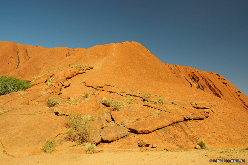 Ayers Rock und The Olgas Wüste Düne Sand Darm-Trakt Landschaft trocken Boden Reisen Himmel Fels Berg Erde Wärme Arid Tal Schlucht heiß Hügel Stein landschaftlich Szenerie Dünen Tourismus im freien Park Sommer Orange Wildnis Land Sonne Berge nationalen Horizont gelb im freien Dürre natürliche sandigen Schatten Verwurzelung Wolken sonnig Klippe Hügel Panorama Landschaften Denkmal Wolke niemand Umgebung Extreme Bereich Felsen Reise Sandstein Wahrzeichen Gelände Sonnenlicht Toten Urlaub Spitze Wild Abenteuer Klima Antike Straße Marokko Einsamkeit einsam Safari Panorama leere Meer Bereich ruhige Geschichte Naher Osten karge Land Geologie Westen Szene Pflanze Maroc Tag Aushöhlung Bildung majestätisch außerhalb Ziel berühmte warm Rau Tourist Entwicklung des ländlichen desert dune sand tract landscape dry soil travel sky rock mountain earth heat arid valley canyon hot hill stone scenic scenery dunes tourism outdoor park summer orange wilderness land sun mountains national horizon yellow outdoors drought natural sandy shadow desolate clouds sunny cliff hills panoramic scenics monument cloud nobody environment extreme area rocks journey sandstone landmark terrain sunlight dead vacation peak wild adventure climate ancient road morocco loneliness lonely safari panorama empty sea range tranquil history middle east barren country geology west scene plant hummock day erosion formation majestic outside destination famous warm rough tourist rural