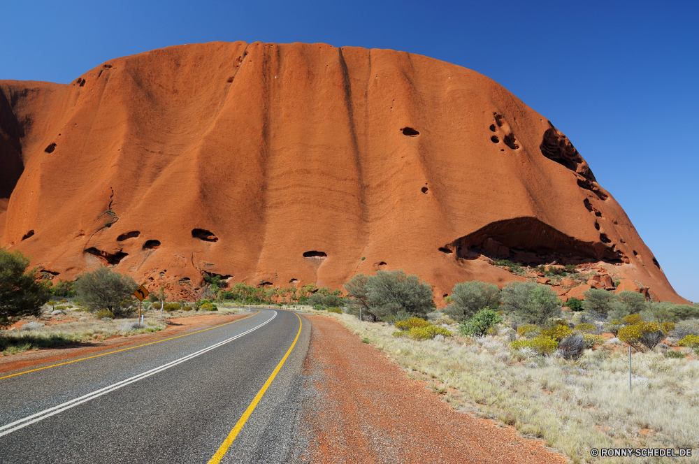 Ayers Rock und The Olgas Düne Sand Wüste Landschaft Himmel Reisen Berg Fels Tal Tourismus Berg-Zelt trocken Stein landschaftlich Park Felsen Zelt Hügel Sonne Berge nationalen im freien Obdach Wolken Boden Orange im freien Denkmal Sommer Erde Dünen Pyramide Knoll Struktur Antike Straße sandigen Geschichte Wildnis Urlaub Wolke Schlucht Land Szenerie Arid Spitze einsam gelb Landschaften Reise Ballon Baum Tourist Wahrzeichen Bildung Hügel Panorama Szene Leinwand-Zelt Gras Abenteuer Reise Sonnenaufgang natürliche Wärme Sonnenuntergang Aufstieg Marokko Grab groß sonnig Panorama niemand Klippe heiß alt Sonnenlicht Herbst Pyramiden Pharao Südwesten Wanderung Gelände majestätisch Grab in der Nähe ruhig Extreme Steine Gebäude Architektur friedliche Schatten Darm-Trakt dune sand desert landscape sky travel mountain rock valley tourism mountain tent dry stone scenic park rocks tent hill sun mountains national outdoors shelter clouds soil orange outdoor monument summer earth dunes pyramid knoll structure ancient road sandy history wilderness vacation cloud canyon land scenery arid peak lonely yellow scenics trip balloon tree tourist landmark formation hills panoramic scene canvas tent grass adventure journey sunrise natural heat sunset ascent morocco tomb great sunny panorama nobody cliff hot old sunlight autumn pyramids pharaoh southwest hike terrain majestic grave near quiet extreme stones building architecture peaceful shadow tract