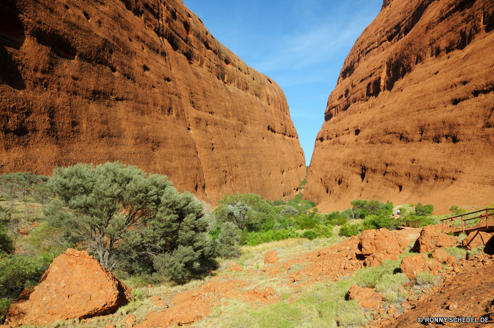 Ayers Rock und The Olgas Schlucht Schlucht Tal Fels Wüste Backstein Park Berg Baumaterial nationalen Landschaft Sandstein Klippe Reisen Himmel Stein natürliche depression Tourismus Bildung Felsen landschaftlich Wildnis Sand Berge Aushöhlung Urlaub Südwesten Geologie Cliff-Wohnung natürliche Bögen geologische im freien im freien Wohnung Formationen Orange Szenerie Westen Wolken Gehäuse Tourist Wahrzeichen Fluss Hügel Butte Mesa Klippen Ehrfurcht Wandern Baum Arid Aussicht Hügel Struktur Grand Bereich Abenteuer Ziel Sommer trocken Prima Nationalpark Steine Denkmal Bereich Wasser Farbe Land Abfälle reservieren Bogen Antike Panorama Mauer geologische formation Umgebung Sonnenuntergang Gebäude Architektur Touristische sonnig Einsamkeit in der Nähe Erholung bunte Geschichte canyon ravine valley rock desert brick park mountain building material national landscape sandstone cliff travel sky stone natural depression tourism formation rocks scenic wilderness sand mountains erosion vacation southwest geology cliff dwelling natural arches geological outdoors outdoor dwelling formations orange scenery west clouds housing tourist landmark river hill butte mesa cliffs awe hiking tree arid vista hills structure grand area adventure destination summer dry awesome national park stones monument range water color country waste reserve arch ancient panoramic wall geological formation environment sunset building architecture touristic sunny solitude near recreation colorful history