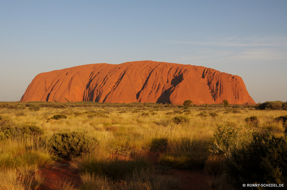 Ayers Rock und The Olgas Wüste Hochland Landschaft Berg Sand Düne Berge Himmel Bereich Tal Hügel Reisen trocken Fels Land Darm-Trakt Park Sommer Wolken Spitze Horizont Schlucht landschaftlich Tourismus Stein Arid nationalen Szenerie gelb Wolke Entwicklung des ländlichen im freien Dünen Wildnis Gras Wald Sonne Landschaft Hügel Sonnenlicht Schlucht Herbst Umgebung Baum hoch Wärme Gelände Feld karge Fluss Boden Schatten im freien Tag Steppe fallen Sonnenuntergang Wiese natürliche Panorama Abenteuer sonnig Sonnenaufgang Reiner heiß sandigen Szene Klima niemand Grat Schnee Marokko Mount Geologie Wasser Felsen bewölkt Orange Bäume Land Erde Dürre Wild entfernten Busch Extreme Bereich Pfad Reise Belaubung Gletscher Licht See desert highland landscape mountain sand dune mountains sky range valley hill travel dry rock land tract park summer clouds peak horizon canyon scenic tourism stone arid national scenery yellow cloud rural outdoors dunes wilderness grass forest sun countryside hills sunlight ravine autumn environment tree high heat terrain field barren river soil shadow outdoor day steppe fall sunset meadow natural panorama adventure sunny sunrise plain hot sandy scene climate nobody ridge snow morocco mount geology water rocks cloudy orange trees country earth drought wild remote bush extreme area path journey foliage glacier light lake