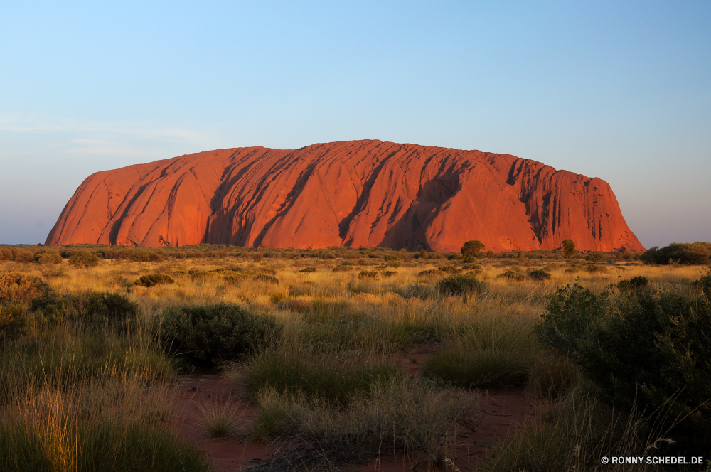 Ayers Rock und The Olgas Hochland Berg Landschaft Berge Himmel Wüste Bereich Tal Wolken Park Hügel Fels Spitze Reisen Szenerie landschaftlich im freien nationalen Schlucht Wolke Sonnenuntergang Sand Mount Hügel Tourismus Umgebung Felsen Stein Szene im freien Wildnis Gras Land Baum Horizont Sonnenaufgang trocken Wald Vulkan Sommer Entwicklung des ländlichen natürliche Wild Landschaft Gelände Wandern Schnee Sonne hoch Fluss Sandstein Wasser sonnig Reiner Feld Bäume Panorama See Flora Schlucht Aussicht felsigen Klippe Insel Belaubung Sonnenlicht Gletscher vulkanische Arid Herbst Bildung übergeben Geologie Sturm gelb Darm-Trakt Pflanzen Farbe Urlaub Wetter fallen Licht Gipfeltreffen steilen Verwurzelung Grat Camping Klettern Klettern Aushöhlung kalt Berg-Zelt bewölkt bunte highland mountain landscape mountains sky desert range valley clouds park hill rock peak travel scenery scenic outdoors national canyon cloud sunset sand mount hills tourism environment rocks stone scene outdoor wilderness grass land tree horizon sunrise dry forest volcano summer rural natural wild countryside terrain hiking snow sun high river sandstone water sunny plain field trees panorama lake flora ravine vista rocky cliff island foliage sunlight glacier volcanic arid autumn formation pass geology storm yellow tract plants color vacation weather fall light summit steep desolate ridge camping climb climbing erosion cold mountain tent cloudy colorful