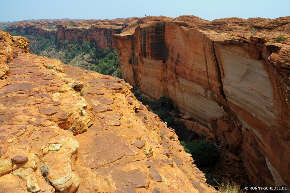 Kings Canyon Schlucht Schlucht Tal Fels Wüste Klippe Landschaft Berg natürliche depression Park Stein Sandstein Reisen Cliff-Wohnung nationalen Himmel Wohnung Felsen Bildung Südwesten im freien Berge Sand landschaftlich Aushöhlung Tourismus Geologie Gehäuse trocken Wildnis Orange Urlaub Westen geologische im freien Grand Wandern natürliche Wolken Arid Tourist Szenerie Abenteuer Struktur Wahrzeichen Fluss Baum Sommer geologische formation Hügel Mesa Formationen Klippen Bögen Wunder Landschaften Denkmal Felge Aussicht Spitze majestätisch Bereich Antike Tag Süden Ziel horizontale Butte Nationalpark Hügel felsigen in der Nähe heiß Ehrfurcht Wanderweg Panorama Reise gelb Backstein niemand canyon ravine valley rock desert cliff landscape mountain natural depression park stone sandstone travel cliff dwelling national sky dwelling rocks formation southwest outdoors mountains sand scenic erosion tourism geology housing dry wilderness orange vacation west geological outdoor grand hiking natural clouds arid tourist scenery adventure structure landmark river tree summer geological formation hill mesa formations cliffs arches wonder scenics monument rim vista peak majestic area ancient day south destination horizontal butte national park hills rocky near hot awe trail panorama trip yellow brick nobody