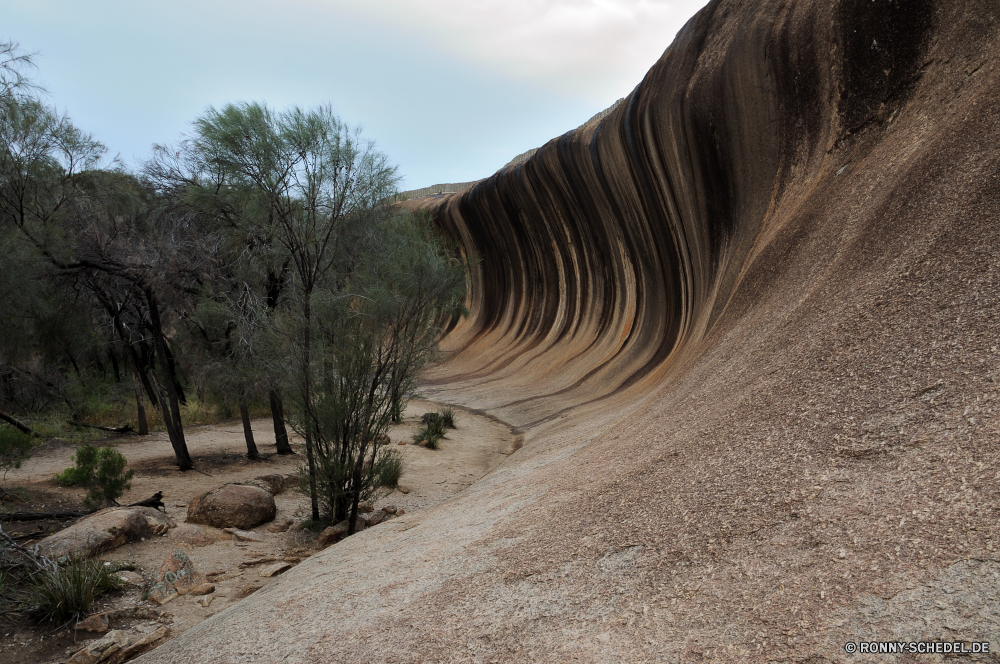 Wave Rock Sand Boden Landschaft Berg Wildnis Erde Himmel Wüste Düne Reisen landschaftlich Fels Wolken Tal Berge Baum Straße Park nationalen Tourismus Schlucht Horizont Hügel im freien Felsen Land trocken Sommer Szenerie Wolke im freien Gras Sonne Stein Abenteuer Land Bereich Urlaub Sonnenaufgang Geologie Spitze Busch Entwicklung des ländlichen Insel Sonnenuntergang Arid natürliche Hügel Strand Wild Wald Szene Pflanze Einsamkeit Meer niemand Landschaft Orange Wandern sonnig Tag Zebra Feld ruhige Aushöhlung Sonnenlicht Bäume Südwesten Schlucht Gelände Autobahn hoch Extreme Reise Süden Ziel Wasser Sandstein Farbe Pferde Boden Schmutz Klima heiß bewölkt Klippe Schnee Küste Urlaub sand soil landscape mountain wilderness earth sky desert dune travel scenic rock clouds valley mountains tree road park national tourism canyon horizon hill outdoors rocks land dry summer scenery cloud outdoor grass sun stone adventure country range vacation sunrise geology peak bush rural island sunset arid natural hills beach wild forest scene plant solitude sea nobody countryside orange hiking sunny day zebra field tranquil erosion sunlight trees southwest ravine terrain highway high extreme trip south destination water sandstone color equine ground dirt climate hot cloudy cliff snow coast holiday