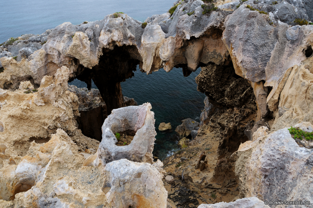 D'Entrecasteaux National Park Höhle Fels Megalith geologische formation Stein Barnacle Landschaft Gedenkstätte Struktur Felsen Krustentier Klippe Berg Reisen Tourismus Meer Gliederfüßer Himmel Wasser Küste Sand Sommer natürliche felsigen landschaftlich im freien Steine Schlucht Park Strand Wirbellose Urlaub Wüste Ozean Geologie Fluss Berge Antike Wildnis im freien Hügel alt Baum nationalen Tag Grab Bucht Sonne Bildung Geschichte Küste Mauer historischen Wolken Aushöhlung Ruine Szene Tourist Tal Umgebung Wald Welle Cliff-Wohnung Ziel Insel Szenerie Klippen Creek Sandstein Ruine Gras Landschaften Urlaub Architektur Wohnung Farbe ruhige Wahrzeichen Formationen geologische Turkei Wandern Pflanze Abenteuer Ufer friedliche Loch Sonnenlicht Bäume Festung niemand cave rock megalith geological formation stone barnacle landscape memorial structure rocks crustacean cliff mountain travel tourism sea arthropod sky water coast sand summer natural rocky scenic outdoor stones canyon park beach invertebrate vacation desert ocean geology river mountains ancient wilderness outdoors hill old tree national day grave bay sun formation history coastline wall historic clouds erosion ruins scene tourist valley environment forest wave cliff dwelling destination island scenery cliffs creek sandstone ruin grass scenics holiday architecture dwelling color tranquil landmark formations geological turkey hiking plant adventure shore peaceful hole sunlight trees fortress nobody