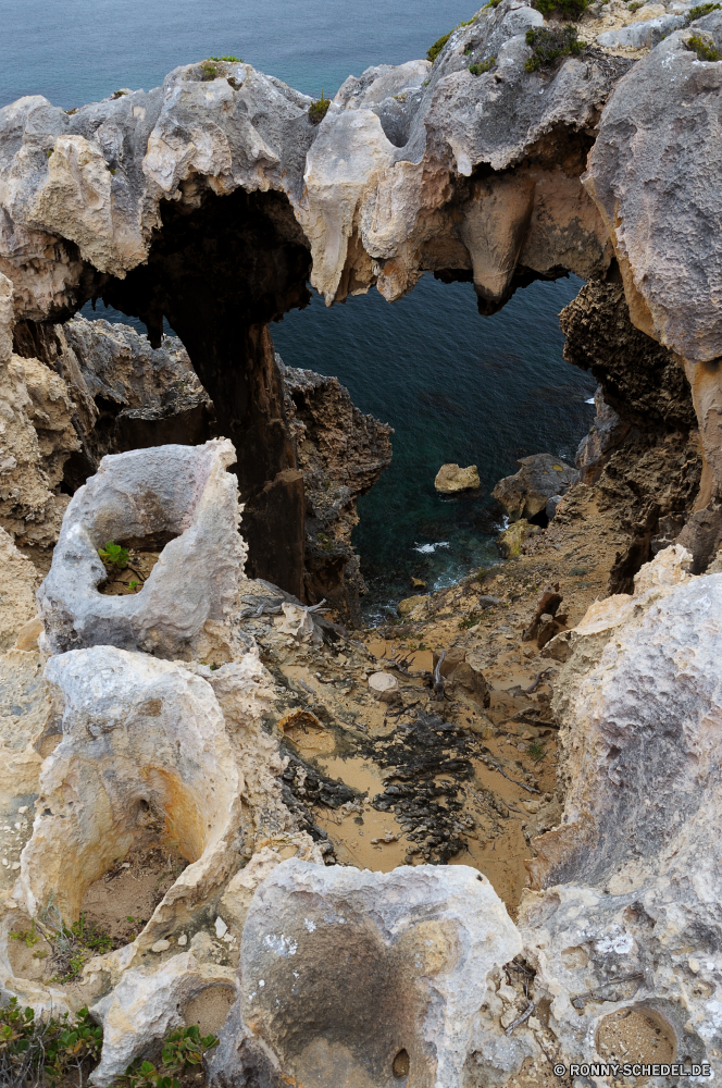 D'Entrecasteaux National Park Höhle geologische formation Fels Stein Landschaft Reisen Geologie Schlucht Tourismus Klippe Wüste Berg Bildung Felsen Barnacle natürliche Baum Park Aushöhlung nationalen Sandstein Wasser Krustentier Sand Wildnis landschaftlich Meer Steine Antike Himmel alt im freien Mauer Sommer Textur Berge Gliederfüßer Hügel felsigen Orange Szene im freien Formationen geologische Braun Küste Struktur Umgebung Oberfläche Rau Szenerie Urlaub Farbe Holz Tourist gelb Wahrzeichen geologische Kalkstein Tal Wirbellose Extreme Wald Tag Licht Ökologie Ozean Fluss Muster Gelände Mineral Welle Landschaften Schmutz einzigartige Erde Strand Denkmal trocken Insel Sonne Architektur Ruine Wandern Wolken Bucht horizontale Ziel Pflanze Kiefer Urlaub Geschichte Loch texturierte cave geological formation rock stone landscape travel geology canyon tourism cliff desert mountain formation rocks barnacle natural tree park erosion national sandstone water crustacean sand wilderness scenic sea stones ancient sky old outdoor wall summer texture mountains arthropod hill rocky orange scene outdoors formations geological brown coast structure environment surface rough scenery vacation color wood tourist yellow landmark geologic limestone valley invertebrate extreme forest day light ecology ocean river pattern terrain mineral wave scenics dirt unique earth beach monument dry island sun architecture ruins hiking clouds bay horizontal destination plant pine holiday history hole textured