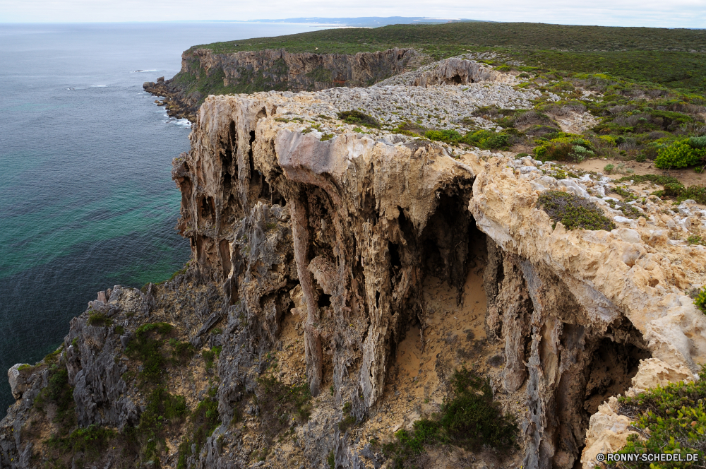 D'Entrecasteaux National Park Klippe geologische formation Küste Meer Fels Ozean Landschaft Strand Küste Wasser Reisen Felsen landschaftlich Urlaub Himmel Tourismus Sommer Ufer felsigen Berg Stein Insel Urlaub Klippen Sand Szene Bucht Sonne Hügel Wolken Szenerie seelandschaft im freien Vorgebirge Welle im freien am Meer Küste Küstenlinie Steine Ziel Wellen Tourist Berge natürliche Höhe Park Urlaub sonnig Tag Horizont Wolke Baum natürliche Wald Süden Farbe Umgebung Fluss Geologie Tropischer Aushöhlung Panorama Paradies Resort Rau Gras Inseln Meeresküste Panorama Landschaften friedliche Wetter Sonnenlicht Saison klar cliff geological formation coast sea rock ocean landscape beach coastline water travel rocks scenic vacation sky tourism summer shore rocky mountain stone island holiday cliffs sand scene bay sun hill clouds scenery seascape outdoor promontory wave outdoors seaside coastal shoreline stones destination waves tourist mountains natural elevation park vacations sunny day horizon cloud tree natural forest south color environment river geology tropical erosion panorama paradise resort rough grass islands seashore panoramic scenics peaceful weather sunlight season clear