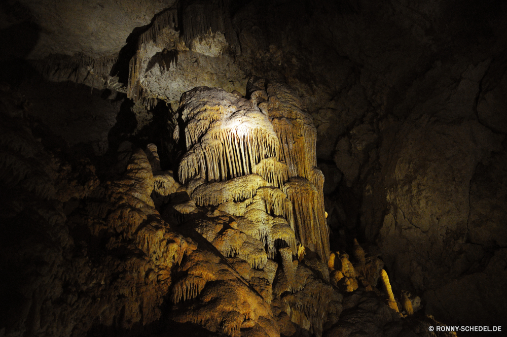 Jewel Cave Höhle geologische formation Fels Antike Stein Reisen Tourismus Architektur alt Licht Schlucht Geologie Religion Innenseite Tempel Geschichte dunkel Landschaft landschaftlich Park Sandstein Gebäude Baum Mauer nationalen Wahrzeichen Berg historischen u-Bahn Orange natürliche Felsen Erde Muster Formationen Wasser Mysterium Kunst Wüste Berge Urlaub Himmel Kultur Denkmal Spalte Stadt Farbe Höhle geologische Kalkstein Ruine Sand Bogen gelb Steine Tapete Struktur Tourist nass Tunnel Klippe vertikale künstlerische Aushöhlung schwarz Bildung unter Grunge im freien Textur berühmte generiert Kirche Fantasie cave geological formation rock ancient stone travel tourism architecture old light canyon geology religion inside temple history dark landscape scenic park sandstone building tree wall national landmark mountain historic underground orange natural rocks earth pattern formations water mystery art desert mountains vacation sky culture monument column city color cavern geologic limestone ruins sand arch yellow stones wallpaper structure tourist wet tunnel cliff vertical artistic erosion black formation under grunge outdoor texture famous generated church fantasy