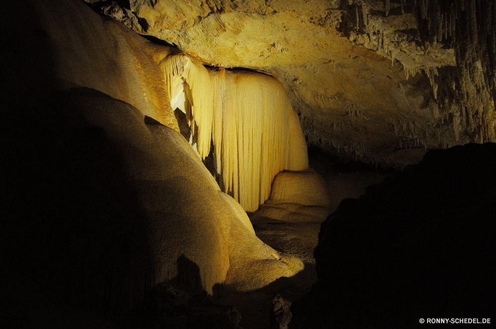 Jewel Cave Höhle geologische formation Fels Stein Tourismus Schritt Geologie Reisen Mauer Wasser Zelle Landschaft Berg Schlucht landschaftlich Sand Unterstützung Innenseite Antike Park Felsen Erde Sandstein alt dunkel Baum natürliche Gerät Orange Licht Wüste Tunnel Gebäude Glühbirne Fluss Urlaub im freien Formationen nationalen Bildung Berge Klippe Höhle Himmel Kalkstein u-Bahn nass Stablampe geheimnisvolle Mysterium Tal Extreme Steine Denkmal Muster Tropfsteinhöhle geologische Geschichte Lampe Loch felsigen entfernten tief außerhalb gelb im freien Farbe Dunkelheit Durchgang Klettern Szene Meer bunte Architektur Tourist Innenraum Calcit Stalagmit Aushöhlung Antik Escape Ruine Struktur unter einzigartige Strand Erhaltung Backstein Hügel Ziel Detail Zimmer cave geological formation rock stone tourism step geology travel wall water cell landscape mountain canyon scenic sand support inside ancient park rocks earth sandstone old dark tree natural device orange light desert tunnel building light bulb river vacation outdoor formations national formation mountains cliff cavern sky limestone underground wet electric lamp mysterious mystery valley extreme stones monument pattern stalactite geologic history lamp hole rocky remote deep outside yellow outdoors color darkness passage climb scene sea colorful architecture tourist interior calcite stalagmite erosion antique escape ruins structure under unique beach conservation brick hill destination detail room