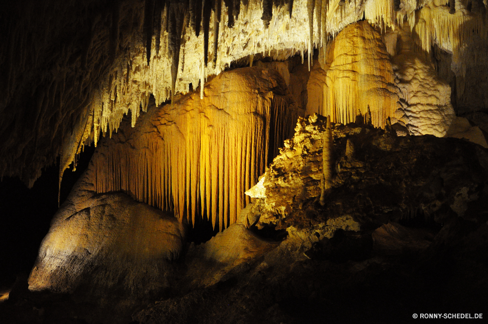 Jewel Cave Höhle Architektur geologische formation Gebäude alt Antike Stein Kloster Haus Mauer historischen Tunnel Geschichte Tourismus Kathedrale religiöse Residenz historische Reisen Wahrzeichen Residenz Dach Gewölbe dunkel Stadt Spalten Bau Bogen Spalte Innenraum Zelle Durchgang Stadt Religion Landschaft Licht Szene Kirche Kultur Nacht religiöse Schloss Palast Straße Innenseite Straße Orange Ruine Backstein Schutzüberzug Erbe architektonische berühmte Tempel Tourist u-Bahn Korridor Bögen Mysterium mittelalterliche Durchgang Denkmal Platz Gasse Szenerie landschaftlich Ruine Fels gelb Tür Gebäude Baum Art und Weise Himmel Park im freien Urlaub Startseite Struktur Herbst mir Dunkelheit aufgegeben Eingang glauben Halle Klassische Wohnung Wasser friedliche nationalen fallen Festung cave architecture geological formation building old ancient stone monastery house wall historic tunnel history tourism cathedral religious residence historical travel landmark residence roof vault dark city columns construction arch column interior cell passage town religion landscape light scene church culture night religious castle palace street inside road orange ruin brick protective covering heritage architectural famous temple tourist underground corridor arches mystery medieval passageway monument place alley scenery scenic ruins rock yellow door buildings tree way sky park outdoors vacation home structure autumn mine darkness abandoned entrance faith hall classic dwelling water peaceful national fall fortress