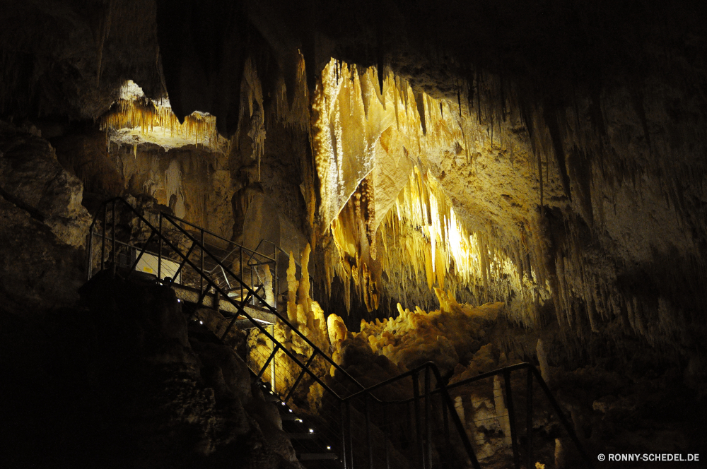 Jewel Cave Höhle Baum Park Kronleuchter Landschaft Bäume lighting fixture Wald Himmel geologische formation Sonnenuntergang Licht Tourismus Beleuchtung dunkel Reisen Leuchte Berg Orange gelb nationalen Herbst Sonne Apparat fallen Lattenzaun Wolken Nacht Fels See Wasser Szenerie landschaftlich Szene Struktur natürliche Zaun Braun Muster Fluss Hölzer alt Sonnenaufgang Stein Pflanze Urlaub Dunkelheit im freien Farben Darm-Trakt künstlerische Antike Golden Saison Urlaub Ausrüstung Reflexion Berge Architektur Tropfsteinhöhle Farbe Kalkstein Gebäude u-Bahn Barrier Raum Tapete schwarz generiert Innenseite Hintergrund Insel Landschaft Wirkung Schnee ruhige Fantasie Höhle Kiefer Blätter Kunst Geologie Morgenröte Dämmerung Flamme Hügel Kontur Weide Neu Tourist Loch Land Gras woody plant cave tree park chandelier landscape trees lighting fixture forest sky geological formation sunset light tourism lighting dark travel fixture mountain orange yellow national autumn sun apparatus fall picket fence clouds night rock lake water scenery scenic scene structure natural fence brown pattern river woods old sunrise stone plant vacation darkness outdoors colors tract artistic ancient golden season holiday equipment reflection mountains architecture stalactite color limestone building underground barrier space wallpaper black generated inside backdrop island countryside effect snow tranquil fantasy cavern pine leaves art geology dawn dusk flame hill silhouette willow new tourist hole country grass woody plant