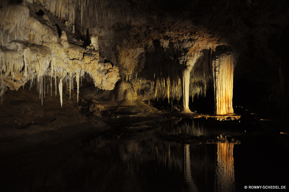 Lake Cave Höhle geologische formation Fels Reisen Landschaft Tourismus Park nationalen Schlucht Stein landschaftlich Geologie Wasser Sandstein Berg Antike natürliche Klippe Wüste Baum Himmel dunkel Kalkstein Sand Dunkelheit Aushöhlung Bildung Szenerie Fluss alt im freien Höhle u-Bahn Tourist Felsen Umgebung Szene Innenseite Ökologie Wahrzeichen Orange Erde Tropfsteinhöhle Architektur Urlaub Licht Gebäude Sommer Tal Formationen nass majestätisch Mysterium Extreme Attraktion Denkmal Berge Geschichte Klippen Wanderung Wasserfall Wald Landschaften Erhaltung Wildnis bunte im freien fallen Sonnenuntergang Speläologie geologische mir Sonne Südwesten Mineral Struktur felsigen Loch gelb tief Mauer Steine historische Ziel Stalagmit Land geologische Farbe Bogen Westen entfernten Wolken Urlaub Muster Pflanze Landschaft Küste Kunst Bäume Tag Meer Herbst cave geological formation rock travel landscape tourism park national canyon stone scenic geology water sandstone mountain ancient natural cliff desert tree sky dark limestone sand darkness erosion formation scenery river old outdoors cavern underground tourist rocks environment scene inside ecology landmark orange earth stalactite architecture vacation light building summer valley formations wet majestic mystery extreme attraction monument mountains history cliffs hike waterfall forest scenics conservation wilderness colorful outdoor fall sunset speleology geologic mine sun southwest mineral structure rocky hole yellow deep wall stones historical destination stalagmite country geological color arch west remote clouds vacations pattern plant countryside coast art trees day sea autumn