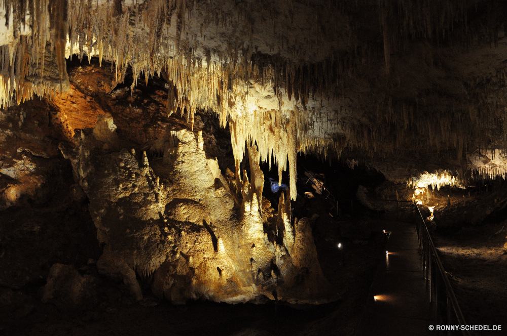 Lake Cave Höhle geologische formation Fels Geologie Landschaft Tourismus Reisen Park nationalen Stein natürliche Berg Wasser Aushöhlung Schlucht Sandstein Kalkstein Tropfsteinhöhle Formationen Bildung u-Bahn Innenseite landschaftlich dunkel Antike Höhle Baum Erde Licht Steine Sand Klippe Tourist Wüste Stalagmit Dunkelheit Mysterium nass Felsen geologische Attraktion Orange Ökologie Mauer geheimnisvolle Szenerie im freien ungewöhnliche Fluss tief Erhaltung Urlaub Wildnis Berge Calcit Mineralien Klippen Wahrzeichen Farbe Muster unter im freien Wald Szene Speläologie ganz Mining Himmel Tour Wandern Boden einzigartige Tropfen Ziel unter Umgebung Ökosystem versteckt Ressourcen geologische ökologische Mineral Extreme Küste unterirdische Sonnenlicht Wanderung Aussicht vertikale felsigen Loch Kiefer Landschaften bunte Wolken Bäume gelb Kavernen Wanderweg entfernten außerhalb Tal alt Abenteuer Land Sonne Meer cave geological formation rock geology landscape tourism travel park national stone natural mountain water erosion canyon sandstone limestone stalactite formations formation underground inside scenic dark ancient cavern tree earth light stones sand cliff tourist desert stalagmite darkness mystery wet rocks geologic attraction orange ecology wall mysterious scenery outdoors unusual river deep conservation vacation wilderness mountains calcite minerals cliffs landmark color pattern under outdoor forest scene speleology quite mining sky tour hiking ground unique drops destination beneath environment ecosystem hidden resources geological ecological mineral extreme coast subterranean sunlight hike vista vertical rocky hole pine scenics colorful clouds trees yellow caverns trail remote outside valley old adventure land sun sea