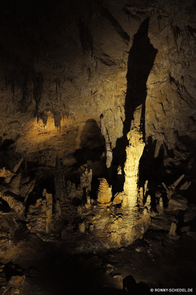 Mammoth Cave Megalith Gedenkstätte Höhle Struktur geologische formation Landschaft Fels Reisen Park Schlucht nationalen Tourismus Geologie Wüste Baum Himmel Stein landschaftlich Antike Felsen Sandstein Wahrzeichen Aushöhlung natürliche Orange Bildung Wald Berg Sand Urlaub Wildnis im freien Szenerie Wolken Denkmal gelb Tal Klippe Formationen Bäume Herbst Berge Wasser Südwesten Westen entfernten Licht Szene alt Tourist Sonnenlicht Wandern Kiefer im freien berühmte Erde Architektur Geschichte Extreme hell Holz Farbe geologische Gelände geheimnisvolle Gebäude westliche majestätisch Zustand Landschaften Attraktion Steine Erhaltung Sonnenaufgang friedliche Muster fallen Grab Sonnenuntergang Entwicklung des ländlichen Hoodoo geologische bunte Bögen Ruine ungewöhnliche Aussicht Grunge Hölzer Abenteuer dunkel Kontur Umgebung Landschaft Sonne Fluss Sommer Land Pflanze megalith memorial cave structure geological formation landscape rock travel park canyon national tourism geology desert tree sky stone scenic ancient rocks sandstone landmark erosion natural orange formation forest mountain sand vacation wilderness outdoor scenery clouds monument yellow valley cliff formations trees autumn mountains water southwest west remote light scene old tourist sunlight hiking pine outdoors famous earth architecture history extreme bright wood color geological terrain mysterious building western majestic state scenics attraction stones conservation sunrise peaceful pattern fall grave sunset rural hoodoo geologic colorful arches ruins unusual vista grunge woods adventure dark silhouette environment countryside sun river summer country plant