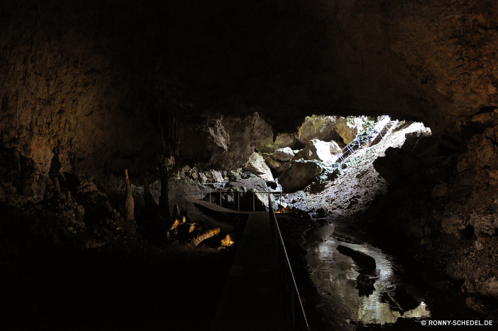 Mammoth Cave Höhle geologische formation dunkel Tunnel Mauer Wasser alt Landschaft Licht Baum Reisen Himmel Durchgang Barrow Szene Sonnenuntergang Nacht Meer Fels Grunge Durchgang Stein Sand Kontur Dämmerung Handwagen Tourismus Jahrgang Herbst Textur Strand Ozean ruhige Urlaub Wolken friedliche Art und Weise Radfahrzeug Fluss Sonne gelb Raum Gestaltung Orange Sonnenaufgang Hintergrund Park im Alter von fallen schmutzig Braun landschaftlich Wald Farbe Antike leere Tapete natürliche Ruhe Rau Zaun Urlaub Bäume Saison Gerät cave geological formation dark tunnel wall water old landscape light tree travel sky passageway barrow scene sunset night sea rock grunge passage stone sand silhouette dusk handcart tourism vintage autumn texture beach ocean tranquil vacation clouds peaceful way wheeled vehicle river sun yellow space design orange sunrise backdrop park aged fall dirty brown scenic forest color ancient empty wallpaper natural calm rough fence holiday trees season device