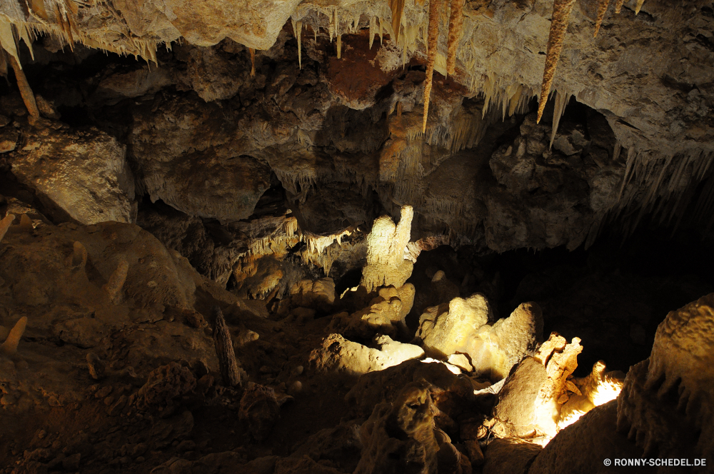 Ngilgi Cave Höhle geologische formation Fels Stein Landschaft natürliche Felsen Tourismus Geologie Wasser Park Baum Steine Mauer Wüste Reisen nationalen alt im freien landschaftlich Antike Tourist Wald Berge Berg Sand im freien Schlucht Formationen Sandstein Holz Boden Innenseite Muster Himmel Orange Licht Umgebung Textur Wildnis trocken Erde Tropfsteinhöhle geologische Urlaub Fluss Aushöhlung Steinmauer Braun Szene Strand Ökologie Rau fallen Szenerie nass u-Bahn Bildung geheimnisvolle Mysterium Erhaltung Stalagmit Herbst Höhle Kalkstein Rinde Farbe Sommer unter Zaun tief Wolken dunkel Hügel Ufer Schließen Gefahr Küste Meer Architektur cave geological formation rock stone landscape natural rocks tourism geology water park tree stones wall desert travel national old outdoors scenic ancient tourist forest mountains mountain sand outdoor canyon formations sandstone wood ground inside pattern sky orange light environment texture wilderness dry earth stalactite geologic vacation river erosion stone wall brown scene beach ecology rough fall scenery wet underground formation mysterious mystery conservation stalagmite autumn cavern limestone bark color summer under fence deep clouds dark hill shore close danger coast sea architecture