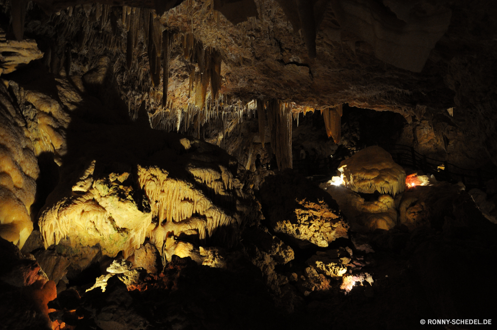 Ngilgi Cave Höhle geologische formation Fels Geologie Landschaft Stein Park Berg landschaftlich Schlucht Tourismus nationalen Wasser Reisen Felsen natürliche Orange im freien Fluss Sandstein Erde Wüste Bildung Berge Klippe Baum dunkel Sand Urlaub Himmel Formationen felsigen Tropfsteinhöhle u-Bahn Innenseite gelb Szenerie Tal Licht Kalkstein Farbe Antike bunte Stalagmit Höhle geologische Mauer Klettern entfernten nass Extreme geologische Aushöhlung Calcit Tourist Dunkelheit Creek Mysterium alt im freien Steine Szene Denkmal außerhalb Ökologie fallen geheimnisvolle Mineral tief einzigartige Wildnis Umgebung Speläologie Bäume Escape Tour Wandern Loch Kiefer Wolken Muster Kavernen Schluchten Mineralien Frühling seltene Südwesten Meer Wanderung ungewöhnliche unter Schatten Attraktion Pause Abenteuer Boden Erhaltung friedliche lila Schneiden cave geological formation rock geology landscape stone park mountain scenic canyon tourism national water travel rocks natural orange outdoor river sandstone earth desert formation mountains cliff tree dark sand vacation sky formations rocky stalactite underground inside yellow scenery valley light limestone color ancient colorful stalagmite cavern geologic wall climb remote wet extreme geological erosion calcite tourist darkness creek mystery old outdoors stones scene monument outside ecology fall mysterious mineral deep unique wilderness environment speleology trees escape tour hiking hole pine clouds pattern caverns canyons minerals spring rare southwest sea hike unusual under shade attraction break adventure ground conservation peaceful purple cut