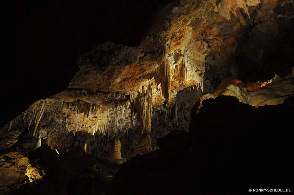 Ngilgi Cave Höhle geologische formation Fels Landschaft Berg Tourismus Reisen Stein Geologie Wasser nationalen Park natürliche Klippe landschaftlich Himmel Felsen Berge Bildung Urlaub Erde im freien Schlucht Tal dunkel Sand Sandstein Wolken Fluss Kalkstein Meer Antike Höhle u-Bahn im freien Licht Innenseite Tropfsteinhöhle Farbe Szenerie felsigen Küste Baum Orange Wildnis geologische Formationen Abenteuer Szene Stalagmit Dunkelheit Spitze gelb Mysterium Loch Erhaltung Süden Sommer Wüste Mauer Strand Tourist Ozean Sonnenuntergang nass Klettern Aushöhlung Wanderung Extreme Wald tief Steine Speläologie geologische Hügel unter Reiseziele Landschaften außerhalb Sonnenaufgang Denkmal See Muster Erholung Calcit Mining Mineralien geheimnisvolle entfernten Wandern Boden Ziel Ufer Ökologie Horizont Sonnenlicht cave geological formation rock landscape mountain tourism travel stone geology water national park natural cliff scenic sky rocks mountains formation vacation earth outdoor canyon valley dark sand sandstone clouds river limestone sea ancient cavern underground outdoors light inside stalactite color scenery rocky coast tree orange wilderness geologic formations adventure scene stalagmite darkness peak yellow mystery hole conservation south summer desert wall beach tourist ocean sunset wet climb erosion hike extreme forest deep stones speleology geological hills under destinations scenics outside sunrise monument lake pattern recreation calcite mining minerals mysterious remote hiking ground destination shore ecology horizon sunlight