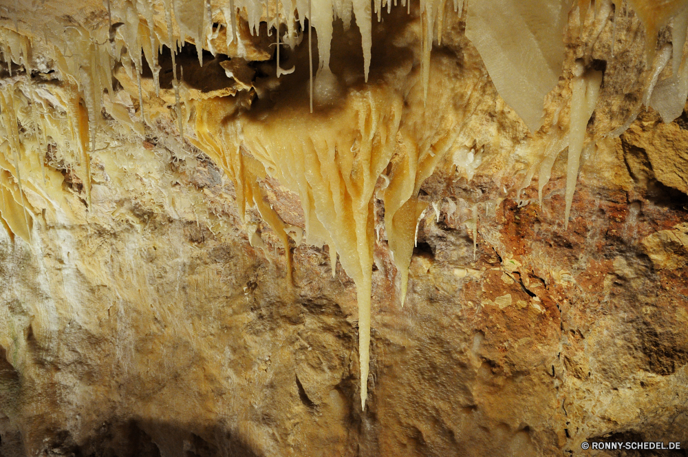 Ngilgi Cave Höhle geologische formation Fels Geologie Schlucht Wüste natürliche Sandstein Park Stein Mauer Tourismus Formationen Landschaft Sand Muster nationalen Felsen Kalkstein Erde Antike Reisen geologische Aushöhlung Orange Steine Baum Klippe nass Berg Wasser im freien Stalagmit Tropfsteinhöhle landschaftlich u-Bahn versteckt Braun dunkel Licht ungewöhnliche geheimnisvolle Tourist Mysterium tief Tal Boden Wildnis trocken Textur Höhle Mineralien alt Berge Innenseite Calcit Dunkelheit Arid unter Erhaltung texturierte Tropfen Ökologie ganz unter Mining geologische Ressourcen Farbe Gelände Extreme Oberfläche Ökosystem Bildung ökologische Tour im freien gelb Schichten Himmel Holz Rau Klippen Bereich Hügel Land Grotte Cliff-Wohnung niemand Mineral Grunge Abenteuer Pflanze Hintergründe Wahrzeichen Wohnung cave geological formation rock geology canyon desert natural sandstone park stone wall tourism formations landscape sand pattern national rocks limestone earth ancient travel geologic erosion orange stones tree cliff wet mountain water outdoors stalagmite stalactite scenic underground hidden brown dark light unusual mysterious tourist mystery deep valley ground wilderness dry texture cavern minerals old mountains inside calcite darkness arid under conservation textured drops ecology quite beneath mining geological resources color terrain extreme surface ecosystem formation ecological tour outdoor yellow layers sky wood rough cliffs area hill land grotto cliff dwelling nobody mineral grunge adventure plant backgrounds landmark dwelling