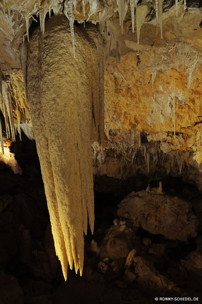 Ngilgi Cave Höhle geologische formation Fels Stein Geologie Tourismus natürliche Schlucht Park Landschaft Reisen Berg Antike Mauer Wasser Sandstein Erde Baum nationalen Felsen Bildung landschaftlich im freien Innenseite Sand Orange alt Licht dunkel Berge geologische Wald Formationen Klippe nass Steine Holz Tropfsteinhöhle Muster Mysterium Wüste Stalagmit geheimnisvolle Fluss Extreme tief Farbe Calcit Höhle Kalkstein u-Bahn ungewöhnliche felsigen gelb außerhalb Himmel versteckt Dunkelheit Aushöhlung Escape Umgebung Erhaltung Szene Ökologie Szenerie Mineralien Ökosystem im freien entfernten unter Boden Loch Tourist Textur Urlaub ganz unter Mining Ressourcen Creek Klettern Herbst Kiefer ökologische Tour bunte Hölzer Wildnis Tropfen Ziel Denkmal historischen Tal fallen Nationalpark Frühling Tag Architektur Kofferraum Pflanze einzigartige horizontale Braun Struktur Geschichte Gebäude Backstein cave geological formation rock stone geology tourism natural canyon park landscape travel mountain ancient wall water sandstone earth tree national rocks formation scenic outdoor inside sand orange old light dark mountains geologic forest formations cliff wet stones wood stalactite pattern mystery desert stalagmite mysterious river extreme deep color calcite cavern limestone underground unusual rocky yellow outside sky hidden darkness erosion escape environment conservation scene ecology scenery minerals ecosystem outdoors remote under ground hole tourist texture vacation quite beneath mining resources creek climb autumn pine ecological tour colorful woods wilderness drops destination monument historic valley fall national park spring day architecture trunk plant unique horizontal brown structure history building brick