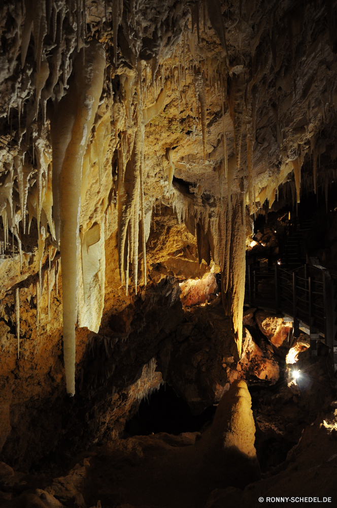 Ngilgi Cave Höhle geologische formation Baum Fels Park Tourismus Landschaft natürliche Reisen Stein Wald Geologie Antike Berg Innenseite Wasser nationalen Erde landschaftlich im freien Holz Tropfsteinhöhle dunkel Schlucht Kalkstein Ökologie Höhle u-Bahn Mauer Umgebung Dunkelheit alt Bildung nass Bäume Steine Pflanze Licht Stalagmit geheimnisvolle tief Hölzer Erhaltung geologische Formationen Klippe Szenerie Mysterium Fluss Extreme Kiefer Muster Urlaub Calcit Mineralien Ökosystem Tourist Sandstein Tour Orange Sand Felsen Frühling Ressourcen felsigen Tropfen friedliche fallen ganz unter Mining versteckt Creek Rinde Wanderung ungewöhnliche ökologische im freien Kofferraum unter entfernten Blätter Wandern Attraktion Boden außerhalb Denkmal gelb Himmel Farbe Sonnenlicht Szene einzigartige Stream Wüste Branch Tal Wachstum bunte Waldland Wild Klettern Aushöhlung Architektur Wasserfall Textur Pause Abenteuer Wildnis Land Braun Loch historischen Detail Herbst Blatt cave geological formation tree rock park tourism landscape natural travel stone forest geology ancient mountain inside water national earth scenic outdoor wood stalactite dark canyon limestone ecology cavern underground wall environment darkness old formation wet trees stones plant light stalagmite mysterious deep woods conservation geologic formations cliff scenery mystery river extreme pine pattern vacation calcite minerals ecosystem tourist sandstone tour orange sand rocks spring resources rocky drops peaceful fall quite beneath mining hidden creek bark hike unusual ecological outdoors trunk under remote leaves hiking attraction ground outside monument yellow sky color sunlight scene unique stream desert branch valley growth colorful woodland wild climb erosion architecture waterfall texture break adventure wilderness land brown hole historic detail autumn leaf