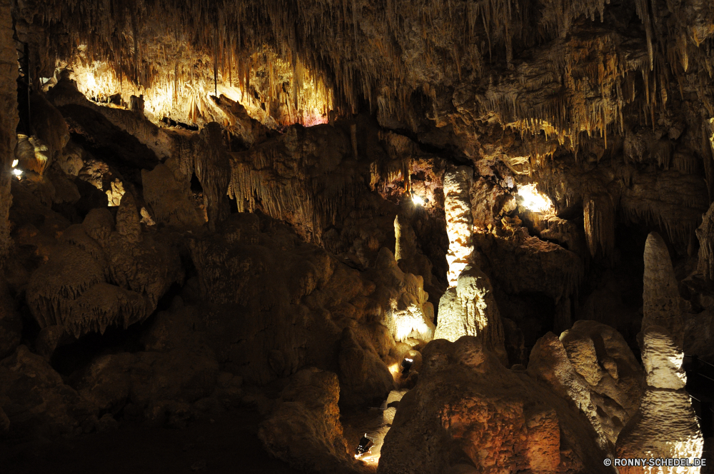 Ngilgi Cave Höhle geologische formation Fels Geologie Tourismus Stein Reisen Schlucht nationalen Antike Erde dunkel Landschaft u-Bahn Park Berg Sandstein Innenseite natürliche Orange Felsen Wüste Wasser Kalkstein alt landschaftlich Mauer Himmel Höhle geologische Klippe Stalagmit Sand Tropfsteinhöhle Formationen Licht Dunkelheit Bildung Tourist Farbe Architektur Baum Calcit Wahrzeichen Mysterium Extreme Denkmal ungewöhnliche geheimnisvolle nass Muster Steine Erhaltung gelb Mineralien Aushöhlung im freien Fluss Tour unter Tal tief Berge Ökologie Mining Religion versteckt Urlaub Südwesten entfernten Loch Kiefer Boden historische ganz unter Ökosystem Ressourcen Klettern ökologische einzigartige Tropfen Sonnenuntergang Speläologie mir geologische Nationalpark Mineral felsigen Wandern Tempel Abenteuer bunte Kunst Tunnel cave geological formation rock geology tourism stone travel canyon national ancient earth dark landscape underground park mountain sandstone inside natural orange rocks desert water limestone old scenic wall sky cavern geologic cliff stalagmite sand stalactite formations light darkness formation tourist color architecture tree calcite landmark mystery extreme monument unusual mysterious wet pattern stones conservation yellow minerals erosion outdoor river tour under valley deep mountains ecology mining religion hidden vacation southwest remote hole pine ground historical quite beneath ecosystem resources climb ecological unique drops sunset speleology mine geological national park mineral rocky hiking temple adventure colorful art tunnel