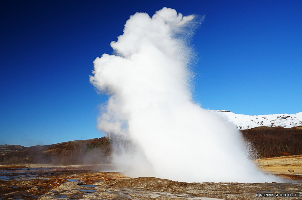 Strokkur Eruption Geysir Frühling geologische formation heißer Frühling Landschaft Himmel Wasser Berg Vulkan Wolken Dampf Fels Reisen Rauch Ozean Meer Wärme natürliche Wolke Sommer vulkanische macht heiß landschaftlich Wetter im freien Eruption Gefahr Krater Tourismus Umgebung Welle Sonnenuntergang Abenteuer Park Insel Berge nationalen Tropischer im freien Geologie Küste gischt Sonnenlicht Lava Energie Sturm Sonne Wellen See Strand Tag Brennen Fluss Wildnis Küste Szene hell Urlaub Surf Wolkengebilde Sand bewölkt Feuer platsch aktive Landschaften Pazifik dramatische Wald Attraktion Panorama gefährliche Farbe Licht Stein Szenerie Horizont Nebel hoch Extreme Urlaub Paradies Ufer reine Luft Tourist Aktivität nass Magma Schwefel Inferno klar Dunst Saison Wasserfall Nebel Baum Sonnenaufgang Sonnenschein fließende Strömung Land Ökologie Reflexion fallen geyser spring geological formation hot spring landscape sky water mountain volcano clouds steam rock travel smoke ocean sea heat natural cloud summer volcanic power hot scenic weather outdoors eruption danger crater tourism environment wave sunset adventure park island mountains national tropical outdoor geology coast spray sunlight lava energy storm sun waves lake beach day burning river wilderness coastline scene bright vacation surf cloudscape sand cloudy fire splash active landscapes pacific dramatic forest attraction panorama dangerous color light stone scenery horizon fog high extreme holiday paradise shore pure air tourist activity wet magma sulfur inferno clear vapor season waterfall mist tree sunrise sunshine flowing flow land ecology reflection fall