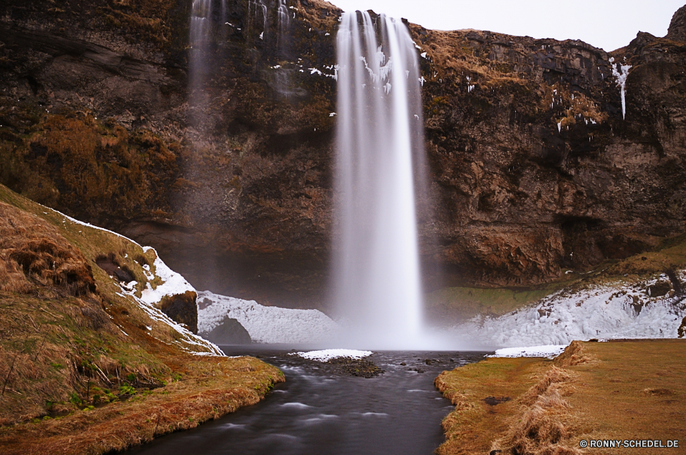 Seljalandsfoss Dam Wasserfall Barrier Fluss Obstruktion Wasser Stream Fels Landschaft Frühling Wald Stein Struktur Kaskade fallen fällt Umgebung Strömung Reisen fließende im freien Felsen Park Bewegung Creek landschaftlich fallen Berg Wild Wildnis Baum natürliche Moos im freien platsch nass Tourismus Sommer geologische formation heißer Frühling friedliche glatte Berge gelassene Wasserfälle rasche frisch Kühl Schlucht felsigen Steine Szene Blatt ruhige Szenerie Abenteuer Schlucht Geschwindigkeit Drop Reinigen Klippe nationalen plantschen Pflanze Bäume Erhaltung Kanal Wanderung erfrischend Flüsse frische Luft Wandern klar Körper des Wassers Tropischer Tag Belaubung Ökologie macht Ruhe Kaskaden üppige verschwommen erfrischende Landschaften niemand Tal See Frieden SWIFT Dschungel Geysir Gras gischt Hölzer Harmonie Farbe Holz Brunnen Sonnenlicht Herbst Bach Flüssigkeit hoch sonnig Schwimmbad Extreme Himmel Eis idyllische natürliche depression Erholung Meer Land dam waterfall barrier river obstruction water stream rock landscape spring forest stone structure cascade fall falls environment flow travel flowing outdoors rocks park motion creek scenic falling mountain wild wilderness tree natural moss outdoor splash wet tourism summer geological formation hot spring peaceful smooth mountains serene waterfalls rapid fresh cool ravine rocky stones scene leaf tranquil scenery adventure canyon speed drop clean cliff national splashing plant trees conservation channel hike refreshment rivers freshness hiking clear body of water tropical day foliage ecology power calm cascades lush blurred refreshing scenics nobody valley lake peace swift jungle geyser grass spray woods harmony color wood fountain sunlight autumn brook liquid high sunny pool extreme sky ice idyllic natural depression recreation sea country