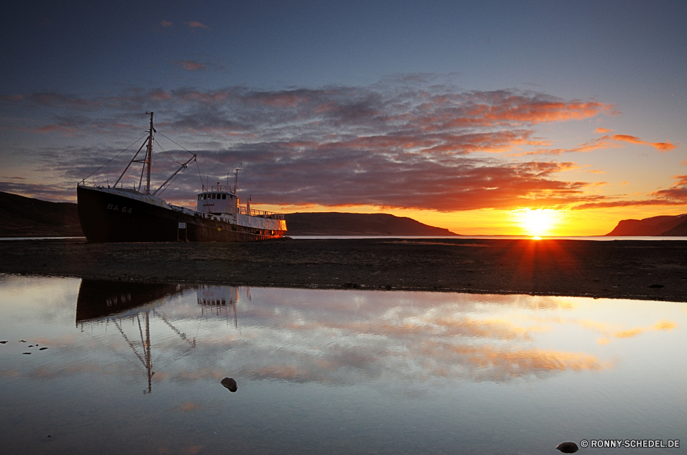 Gestrandetes Schiff Schiff Schiff Meer Sonnenuntergang Himmel Wasser Schiffswrack Sonne Handwerk Versand Wrack Ozean Wolken Landschaft Boot Strand Frachtschiff Reisen Reflexion Küste Sonnenaufgang Öltanker Dämmerung Horizont Wolke 'Nabend Hafen Orange Sommer Insel Fluss Tourismus Welle Fahrzeug Küste Hafen Industrie Szenerie Containerschiff landschaftlich Sand Verkehr Fracht Morgenröte Transport Kontur Tropischer Nautik Kran See Industrielle ruhige Vermittlung Urlaub Farbe im freien Export Fracht Dock Baum Szene Ruhe am Morgen Laden Licht Sonnenlicht Dämmerung Ufer Wellen natürliche Wetter Maritime dramatische Küstenlinie seelandschaft Bucht Paradies friedliche Stadt klar Wald Handel idyllische bewölkt im freien Entspannung Fischer romantische Nacht Urlaub bunte Träger hell Atmosphäre waren Anlegestelle Reiseziele internationalen welligkeit schwere Entspannen Sie sich macht dunkel Resort Container Umgebung gelb ship vessel sea sunset sky water shipwreck sun craft shipping wreck ocean clouds landscape boat beach cargo ship travel reflection coast sunrise oil tanker dusk horizon cloud evening harbor orange summer island river tourism wave vehicle coastline port industry scenery container ship scenic sand transport cargo dawn transportation silhouette tropical nautical crane lake industrial tranquil conveyance vacation color outdoors export freight dock tree scene calm morning loading light sunlight twilight shore waves natural weather maritime dramatic shoreline seascape bay paradise peaceful city clear forest trade idyllic cloudy outdoor relaxation fisherman romantic night holiday colorful carrier bright atmosphere goods pier destinations international ripple heavy relax power dark resort container environment yellow