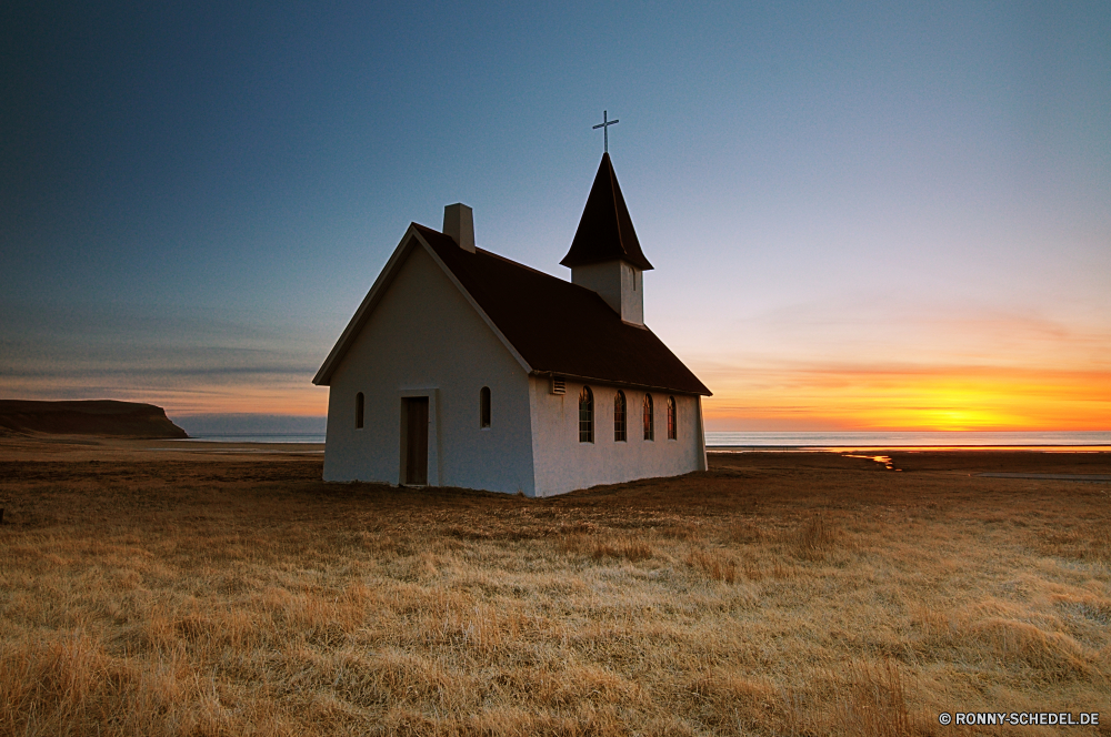 Breidavik Himmel Gebäude Architektur Hövel Haus Kirche alt Struktur Startseite Dach Turm aussenansicht Landschaft Religion Geschichte aus Holz historischen Antike Reisen Sommer Tourismus Fenster Atmosphäre Gras Backstein Schloss Immobilien Land Sonne Bau Holz traditionelle Entwicklung des ländlichen Kreuz Residenz Baum Palast im freien Wolken Neu historische Hütte Wohn Real Mauer Strand religiöse Stein Tourist Dorf mittelalterliche Scheune Tag Kultur Wahrzeichen Schuppen Kuppel Bäume glauben Tür Stadt Festung im freien berühmte Landschaft Urlaub Berg Kirchturm Urlaub Kapelle Meer Antik sonnig Kathedrale Windows Feld Bauernhof sky building architecture hovel house church old structure home roof tower exterior landscape religion history wooden historic ancient travel summer tourism window atmosphere grass brick castle estate country sun construction wood traditional rural cross residence tree palace outdoors clouds new historical hut residential real wall beach religious stone tourist village medieval barn day culture landmark shed dome trees faith door city fortress outdoor famous countryside vacation mountain steeple holiday chapel sea antique sunny cathedral windows field farm