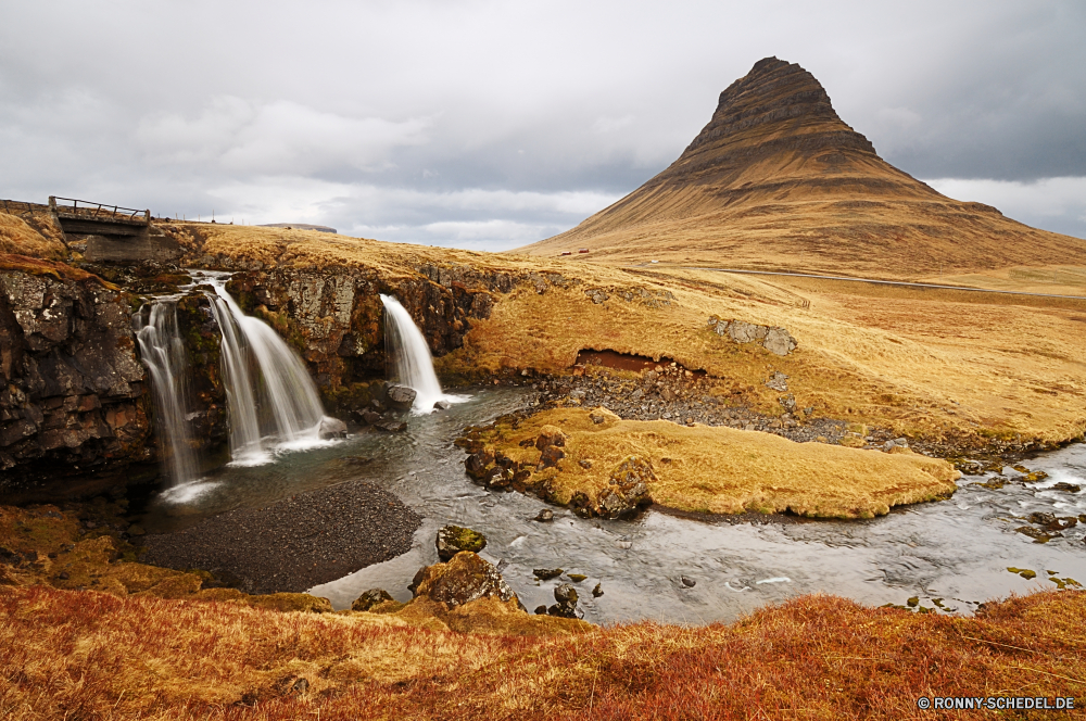 Kirkjufell Sand Landschaft Wüste Himmel Reisen Fels Berg Schlucht trocken Tal Stein Berge Tourismus landschaftlich im freien Hügel Boden im freien Arid Wildnis Park Felsen Szenerie Weizen Land Sommer Horizont Landschaften Sonnenlicht Hochland Wolken natürliche Erde gelb Szene Wolke Straße Schlucht Wärme Entwicklung des ländlichen Sandstein Reise Land nationalen Tag Wahrzeichen Geologie Antike Braun niemand Struktur Hügel Urlaub Herbst Pflanze Sonnenaufgang Wild Extreme Gras Klima Grab Tourist Düne Umgebung Sonnenuntergang Geschichte Aushöhlung Gelände entfernten Bereich Abenteuer Baum Denkmal berühmte Einsamkeit horizontale Klippe Landschaft Sonne karge Toten Spitze Bereich majestätisch außerhalb Insel Schmutz Feld Licht See Gefahr bunte Resort sand landscape desert sky travel rock mountain canyon dry valley stone mountains tourism scenic outdoors hill soil outdoor arid wilderness park rocks scenery wheat land summer horizon scenics sunlight highland clouds natural earth yellow scene cloud road ravine heat rural sandstone journey country national day landmark geology ancient brown nobody structure hills vacation autumn plant sunrise wild extreme grass climate grave tourist dune environment sunset history erosion terrain remote range adventure tree monument famous solitude horizontal cliff countryside sun barren dead peak area majestic outside island dirt field light lake danger colorful resort