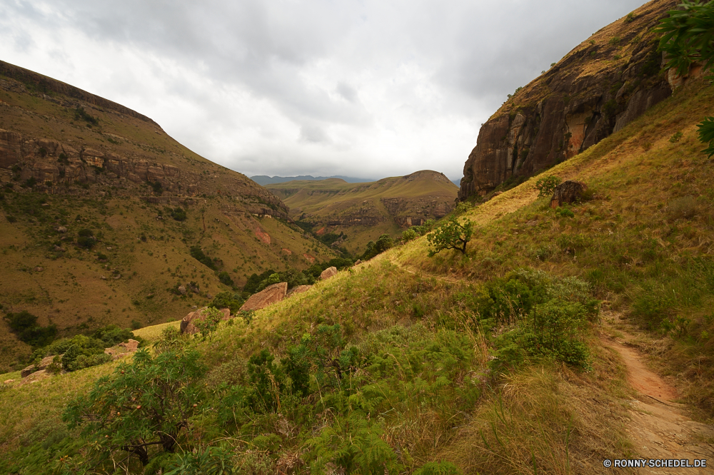 Rainbow Gorge Berg Landschaft Berge Himmel Hochland Bereich Wildnis Aufstieg Steigung Tal Reisen landschaftlich Schlucht Szenerie im freien Park Fels Baum Wolken nationalen Hügel Wald Knoll Tourismus Wüste Klippe Sommer Gras Fluss im freien Spitze Felsen geologische formation Bäume Land Herbst natürliche Panorama Wandern Umgebung Wasser Stein Strauch felsigen Entwicklung des ländlichen Wild Sonne Wolke trocken Insel Frühling Tag friedliche Tourist Geologie Hügel Landschaften Abenteuer Ökologie See Landschaft Straße Urlaub natürliche Höhe ruhige fallen Pflanze Wiese woody plant Sand Land Landschaften Aussicht Wanderweg Licht majestätisch außerhalb Pflanzen Farbe Belaubung Wetter Sonnenuntergang Schnee gelb Grat Meer Sandstein Kaktus sonnig Vorgebirge Stechginster Vulkan gelassene Ziel Schlucht Horizont Erholung mountain landscape mountains sky highland range wilderness ascent slope valley travel scenic canyon scenery outdoors park rock tree clouds national hill forest knoll tourism desert cliff summer grass river outdoor peak rocks geological formation trees land autumn natural panorama hiking environment water stone shrub rocky rural wild sun cloud dry island spring day peaceful tourist geology hills scenics adventure ecology lake countryside road vacation natural elevation tranquil fall plant meadow woody plant sand country landscapes vista trail light majestic outside plants color foliage weather sunset snow yellow ridge sea sandstone cactus sunny promontory gorse volcano serene destination ravine horizon recreation