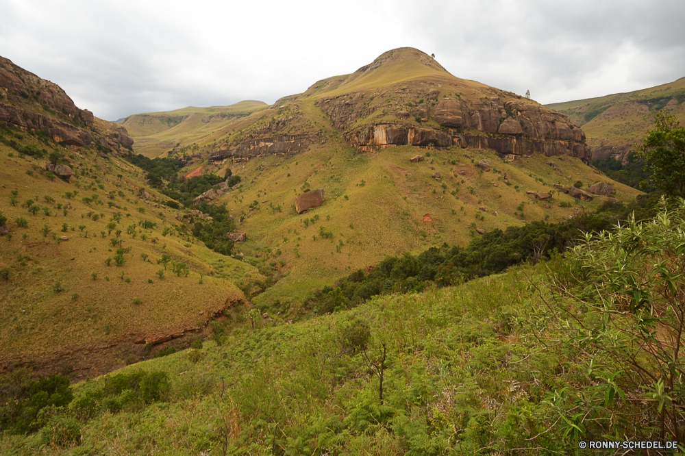 Rainbow Gorge Hochland Berg Landschaft Himmel Berge Vulkan Szenerie Bereich Reisen Wildnis Land Spitze Tal Tourismus Baum Sommer im freien Fels Knoll Hügel Park landschaftlich Wolken Gras Wald nationalen Wüste Panorama im freien Fluss Umgebung Wasser Insel Wolke Steppe Stein Entwicklung des ländlichen Wild Landschaft Hügel Bäume Land natürliche Höhe Sonne See Reiner Wandern Szene Frühling Tag Steigung Schnee felsigen geologische formation trocken Ökologie Schlucht Wiese Urlaub Mount Landschaften Abenteuer Farbe Felsen Pflanze friedliche Ruhe ruhige Straße Horizont karge vulkanische Herbst übergeben Sand Aufstieg natürliche Licht sonnig Feld Pflanzen Klippe Gipfeltreffen hoch Geologie Aussicht Busch Norden bewölkt Belaubung gelb Urlaub Strauch Meer highland mountain landscape sky mountains volcano scenery range travel wilderness land peak valley tourism tree summer outdoors rock knoll hill park scenic clouds grass forest national desert panorama outdoor river environment water island cloud steppe stone rural wild countryside hills trees country natural elevation sun lake plain hiking scene spring day slope snow rocky geological formation dry ecology canyon meadow vacation mount scenics adventure color rocks plant peaceful calm tranquil road horizon barren volcanic autumn pass sand ascent natural light sunny field plants cliff summit high geology vista bush north cloudy foliage yellow holiday shrub sea