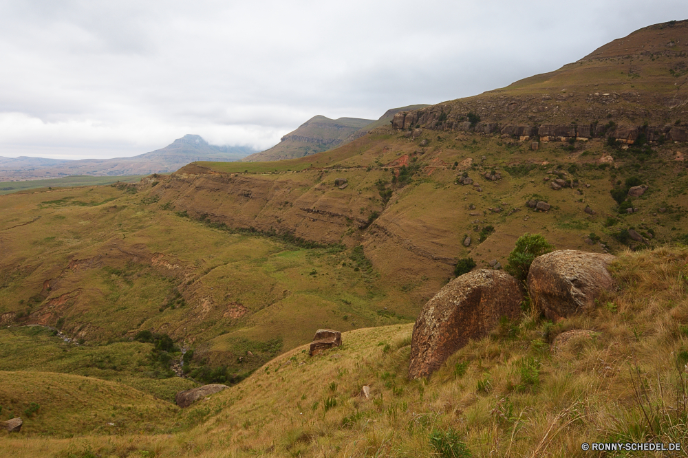 Rainbow Gorge Knoll Hochland Landschaft Berg Berge Himmel Wüste Fels Reisen Hügel Land Tal Park landschaftlich Wildnis Sommer Sand nationalen Szenerie im freien trocken Tourismus Stein Spitze Gras Wolken Panorama Bereich Steppe Schlucht Baum im freien Entwicklung des ländlichen Felsen Insel Geologie Abenteuer Urlaub Wasser Landschaft Straße Hügel Wandern Wild Reiner Strauch Tag Arid Umgebung Fluss Wald sonnig heiß Feld Klippe Bewuchs Wolke Reise natürliche Pflanzen Horizont Sonnenuntergang Wiese Bäume Sonne vulkanische Pflanze Licht gelb Landschaften Schmutz Bereich bewölkt friedliche Vulkan Braun Urlaub Aushöhlung Sandstein übergeben Gelände niemand felsigen außerhalb Heide Wärme Belaubung Ökologie Steigung Meer Land knoll highland landscape mountain mountains sky desert rock travel hill land valley park scenic wilderness summer sand national scenery outdoors dry tourism stone peak grass clouds panorama range steppe canyon tree outdoor rural rocks island geology adventure vacation water countryside road hills hiking wild plain shrub day arid environment river forest sunny hot field cliff vegetation cloud journey natural plants horizon sunset meadow trees sun volcanic plant light yellow scenics dirt area cloudy peaceful volcano brown holiday erosion sandstone pass terrain nobody rocky outside heath heat foliage ecology slope sea country