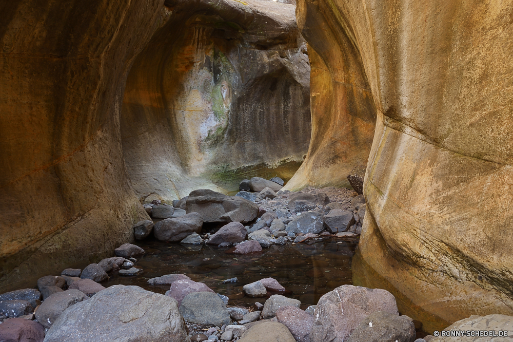 Royal Natal National Park Höhle geologische formation Fels Wasser Felsen Fluss Stein Landschaft Reisen Schlucht Tourismus Park Berg Stream Sand Wasserfall Wildtiere Geologie nationalen landschaftlich Wildnis Klippe Wüste Baum Wild im freien Creek natürliche im freien Sommer Löwe Antike Tal Sandstein Bildung felsigen Umgebung Säugetier Berge Frühling Insel Meer Erde Orange Ozean außerhalb Tag fließende Ökologie Mauer Himmel Seelöwe Wald Extreme Abenteuer Strand Farbe Szenerie Licht Leben Steine Pflanze Hügel Rest Urlaub Zelle Geschichte Bäume cave geological formation rock water rocks river stone landscape travel canyon tourism park mountain stream sand waterfall wildlife geology national scenic wilderness cliff desert tree wild outdoor creek natural outdoors summer lion ancient valley sandstone formation rocky environment mammal mountains spring island sea earth orange ocean outside day flowing ecology wall sky sea lion forest extreme adventure beach color scenery light life stones plant hill rest vacation cell history trees