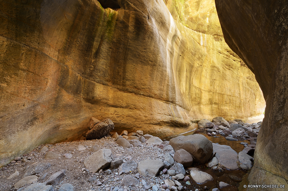 Royal Natal National Park Höhle Schlucht geologische formation Fels Cliff-Wohnung Wüste Wohnung Stein Park Landschaft Sandstein Tal nationalen Schlucht Gehäuse Geologie Reisen Berg Felsen Sand Klippe landschaftlich Tourismus Aushöhlung im freien im freien Struktur natürliche Orange Wildnis Bildung Wasser Fluss Antike Himmel Denkmal Formationen Südwesten Berge geologische Mauer Extreme natürliche depression Erde Arid Wandern Farbe Tag Geschichte Urlaub Klippen felsigen Sommer trocken Wahrzeichen Szenerie geologische Frühling Wanderung Ruine Gelände Bereich außerhalb Steine Baum Wolken alt Land historischen lila bunte Nationalpark Architektur Aussicht Reiseziele Abenteuer Hügel Umgebung Tourist cave canyon geological formation rock cliff dwelling desert dwelling stone park landscape sandstone valley national ravine housing geology travel mountain rocks sand cliff scenic tourism erosion outdoors outdoor structure natural orange wilderness formation water river ancient sky monument formations southwest mountains geological wall extreme natural depression earth arid hiking color day history vacation cliffs rocky summer dry landmark scenery geologic spring hike ruins terrain area outside stones tree clouds old land historic purple colorful national park architecture vista destinations adventure hill environment tourist