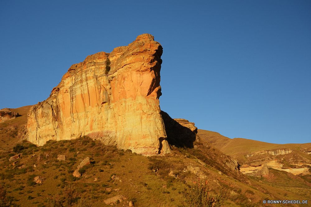 Golden Gate Highlands National Park Schlucht Fels Wüste Sandstein Landschaft Klippe Park nationalen Reisen Tal Sand Stein Himmel Berg Tourismus Lineal landschaftlich Wildnis Felsen Schlucht Formationen Bildung natürliche Aushöhlung Berge Wolken Südwesten geologische formation im freien Urlaub Szenerie Bögen Geologie Knoll im freien geologische Denkmal Orange Ehrfurcht Land Landschaften natürliche depression Butte Aussicht Baum Panorama Hügel trocken Mesa Arid Bereich Sommer Tourist Nationalpark Bereich Reise Umgebung Westen Gelände Boden westliche Wandern Steine Ziel Aufstieg ruhige Sonne Klippen reservieren Hügel Szene Grab Reise berühmte Steigung Wahrzeichen Horizont Geschichte Wasser Himmel s Meer Farbe Antike Staaten Erde friedliche gelb Frühling Erholung canyon rock desert sandstone landscape cliff park national travel valley sand stone sky mountain tourism ruler scenic wilderness rocks ravine formations formation natural erosion mountains clouds southwest geological formation outdoor vacation scenery arches geology knoll outdoors geological monument orange awe land scenics natural depression butte vista tree panoramic hill dry mesa arid range summer tourist national park area trip environment west terrain soil western hiking stones destination ascent tranquil sun cliffs reserve hills scene grave journey famous slope landmark horizon history water sky s sea color ancient states earth peaceful yellow spring recreation