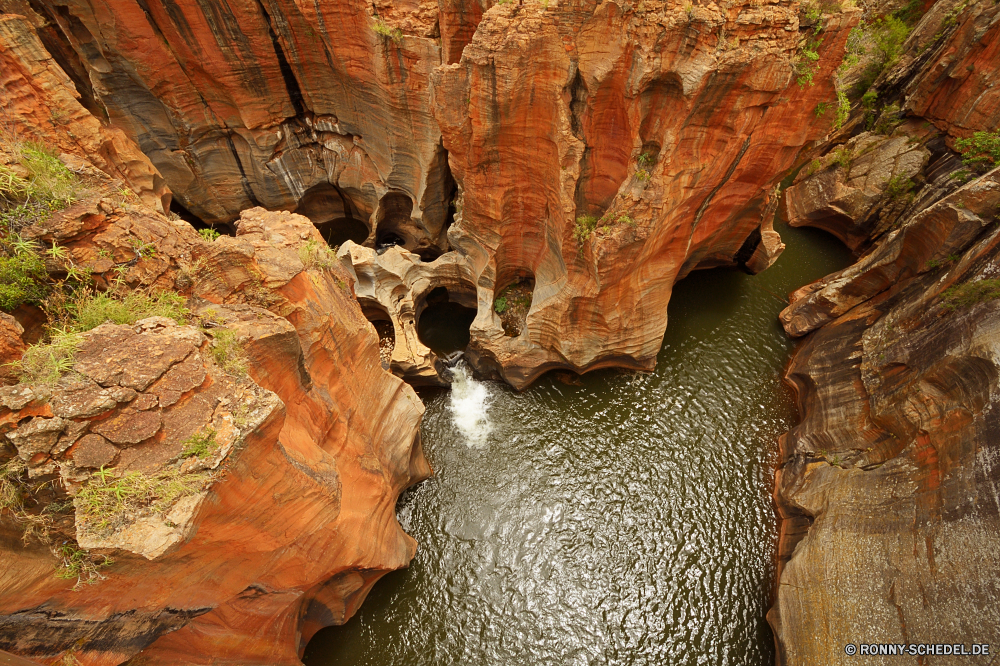 Blyde River Canyon Schlucht Schlucht Tal Höhle Fels nationalen geologische formation Sandstein Wüste Park natürliche depression Landschaft Reisen Geologie Felsen Aushöhlung Stein Berg Bildung Berge Tourismus Sand landschaftlich Klippe Orange Himmel Formationen Südwesten Wahrzeichen Klippen im freien Wildnis Hoodoo natürliche Gelände Baum Wandern Abenteuer Extreme Hoodoos Landschaften im freien Wolken einzigartige Cliff-Wohnung Urlaub Arid Grand Szenerie Wohnung Sommer Farbe Aussicht Formen trocken geologische ungewöhnliche Westen Steine Erde Tourist Wunder Wanderung Szene Antike Amphitheater geologische Struktur Kiefer Reise Licht bunte Gehäuse Fluss Prima Nationalpark entfernten Süden Ziel Umgebung Wasser gelb Plateau Felge Bereich Bogen Wanderweg Mauer Zustand Textur Hügel Denkmal Sonnenuntergang Sonnenlicht canyon ravine valley cave rock national geological formation sandstone desert park natural depression landscape travel geology rocks erosion stone mountain formation mountains tourism sand scenic cliff orange sky formations southwest landmark cliffs outdoors wilderness hoodoo natural terrain tree hiking adventure extreme hoodoos scenics outdoor clouds unique cliff dwelling vacation arid grand scenery dwelling summer color vista shapes dry geological unusual west stones earth tourist wonder hike scene ancient amphitheater geologic structure pine trip light colorful housing river awesome national park remote south destination environment water yellow plateau rim range arch trail wall state texture hill monument sunset sunlight