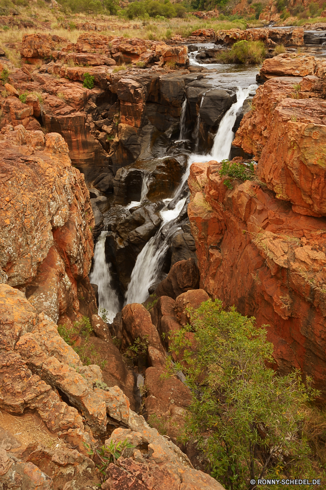 Blyde River Canyon Schlucht Schlucht Tal Fels Klippe Cliff-Wohnung Landschaft Park Wüste Berg Stein Wohnung nationalen Geologie Felsen natürliche depression Reisen geologische formation Himmel Tourismus Gehäuse landschaftlich Berge Sandstein im freien Aushöhlung Bildung Sand Wildnis Fluss Wandern natürliche Wasser im freien Höhle Struktur Südwesten Wolken Hügel Sommer Baum Grand Wahrzeichen trocken Szene Orange geologische felsigen Abenteuer Formationen Szenerie Landschaften Urlaub Ziel Tourist Umgebung Süden Klippen Felge Bäume Wunder Aussicht Extreme Farbe Tag erodiert steilen Wolke Steine Land Mauer Küste Mesa Frühling Ehrfurcht Arid Wanderung Antike Gelände Bereich reservieren Hügel Westen tief Bereich Panorama Stream berühmte Insel Horizont Meer niemand canyon ravine valley rock cliff cliff dwelling landscape park desert mountain stone dwelling national geology rocks natural depression travel geological formation sky tourism housing scenic mountains sandstone outdoors erosion formation sand wilderness river hiking natural water outdoor cave structure southwest clouds hill summer tree grand landmark dry scene orange geological rocky adventure formations scenery scenics vacation destination tourist environment south cliffs rim trees wonder vista extreme color day eroded steep cloud stones land wall coast mesa spring awe arid hike ancient terrain range reserve hills west deep area panorama stream famous island horizon sea nobody