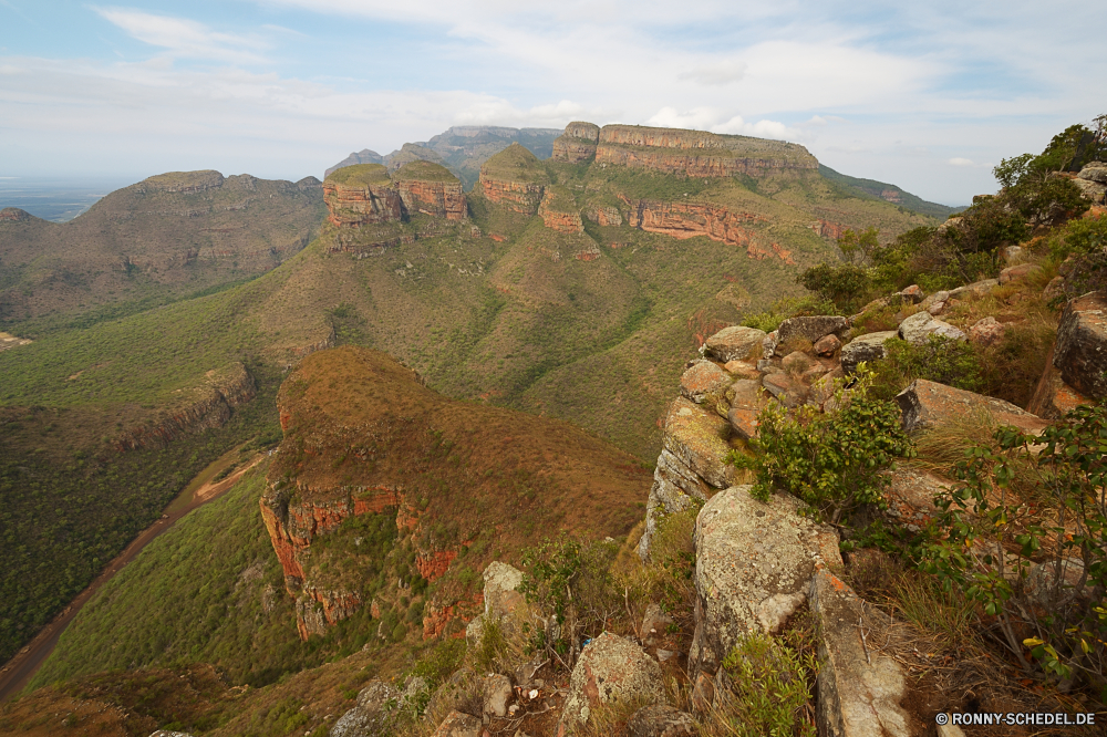 Blyde River Canyon Schlucht Klippe Berg Tal Landschaft Fels Park Wüste Berge nationalen Reisen landschaftlich Wildnis Himmel Felsen Stein Schlucht Hochland Tourismus Baum im freien Urlaub Aushöhlung Geologie Südwesten Wandern Fluss im freien Sand Wolken Felge Grand Abenteuer geologische formation Orange geologische Westen Wahrzeichen Tourist Szenerie Sandstein Mesa Bäume Wunder natürliche depression Bereich Wasser Bildung Knoll natürliche Süden Aussicht Spitze Welt Wald Hügel Sommer Wolke Steigung Land Erholung trocken friedliche Straße Wanderweg Gras Sonnenuntergang Aufstieg Gelände Landschaften Panorama Reise Pflanzen Umgebung Licht Herbst bunte Klippen Bögen Arid Szene Kaktus außerhalb Sonne fallen Pflanze canyon cliff mountain valley landscape rock park desert mountains national travel scenic wilderness sky rocks stone ravine highland tourism tree outdoors vacation erosion geology southwest hiking river outdoor sand clouds rim grand adventure geological formation orange geological west landmark tourist scenery sandstone mesa trees wonder natural depression range water formation knoll natural south vista peak world forest hill summer cloud slope land recreation dry peaceful road trail grass sunset ascent terrain scenics panorama trip plants environment light autumn colorful cliffs arches arid scene cactus outside sun fall plant