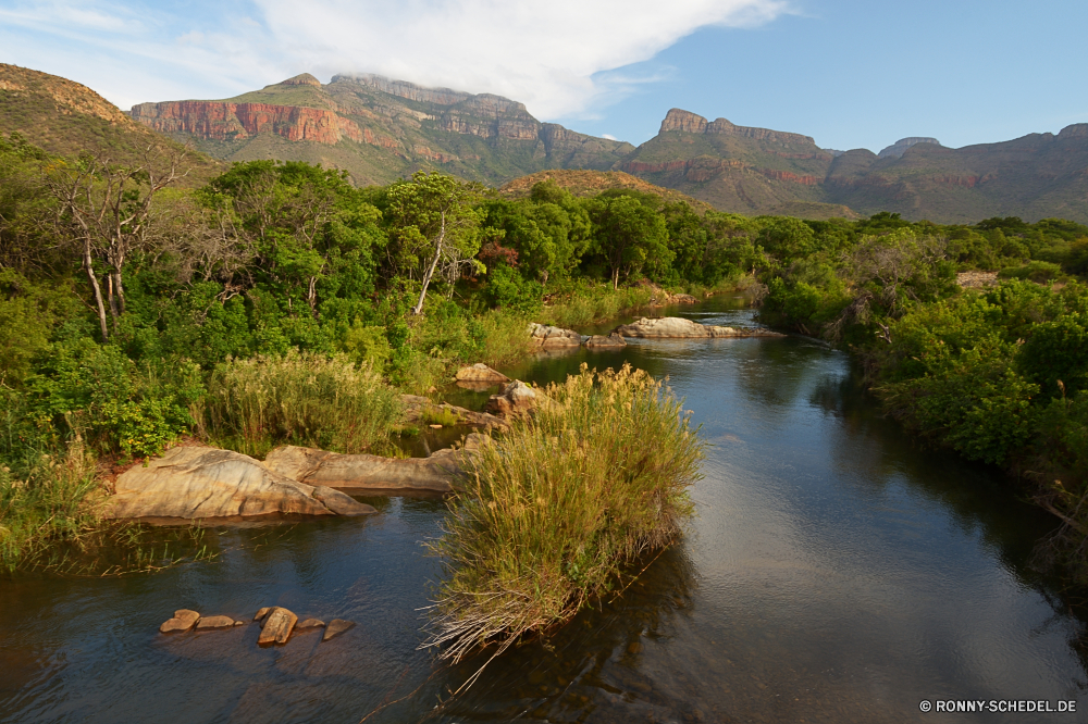 Blyde River Canyon Fluss See Landschaft Wald Wasser am See Berg Reflexion Wildnis Ufer Baum Berge Park Bäume Himmel landschaftlich Kanal Körper des Wassers Reisen Tal im freien Sommer nationalen Teich Szenerie Land Gras Stream Bereich Tourismus Wolken Hochland natürliche Herbst Umgebung Szene Ruhe im freien Fels natürliche depression ruhige Stein Hölzer Felsen Schlucht Wolke Schlucht Landschaft fallen Bereich Entwicklung des ländlichen Hügel friedliche Holz Gelände Land Erhaltung klar Wild Becken Farbe Feld sonnig Wiese Hügel Pflanze felsigen Frühling gelassene Kiefer am Morgen Landschaften Saison Spiegel idyllische geologische formation Insel Urlaub Tourist Sonne malerische Spitze Norden Sumpf Steine Horizont Tag Blätter niemand river lake landscape forest water lakeside mountain reflection wilderness shore tree mountains park trees sky scenic channel body of water travel valley outdoors summer national pond scenery land grass stream range tourism clouds highland natural autumn environment scene calm outdoor rock natural depression tranquil stone woods rocks canyon cloud ravine countryside fall area rural hill peaceful wood terrain country conservation clear wild basin color field sunny meadow hills plant rocky spring serene pine morning scenics season mirror idyllic geological formation island vacation tourist sun picturesque peak north swamp stones horizon day leaves nobody