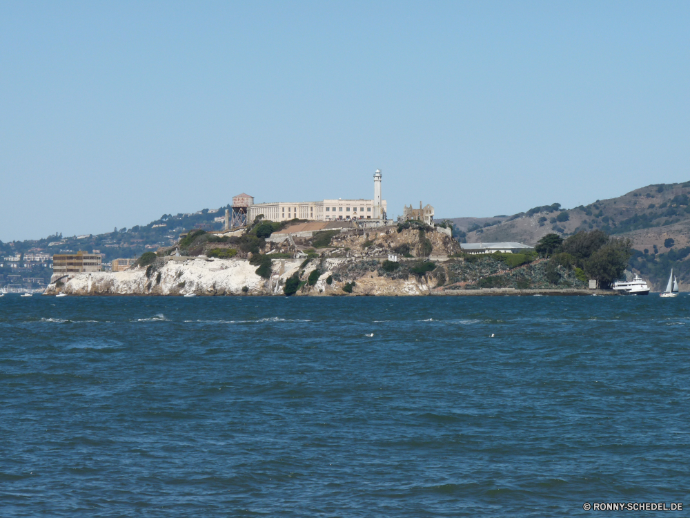 San Francisco Hafen und Alcatraz Meer Ozean Insel Küste Vorgebirge Wasser Strand Landschaft Schiff Wellenbrecher natürliche Höhe Himmel Reisen Ufer Boot Barrier Kap Berg Küste Fels Bucht Urlaub geologische formation Tourismus Sommer Obstruktion Wolken Schiff Sand sonnig Tropischer Stadt Horizont Tag am Meer Urlaub Hafen seelandschaft Sonne Felsen Resort Struktur Welle Wolke Stein am See Klippe Küste Segel am Wasser Wahrzeichen Architektur See Szene ruhige Szenerie Entspannen Sie sich im freien Küstenlinie Haus landschaftlich Hügel Baum Wellen Tourist Hafen Gebäude Türkis Anlegestelle Wrack Inseln Kreuzfahrt felsigen Paradies Fluss Innenschuh Palm Stadt Handwerk im freien Jacht Sonnenlicht Boote Reiseziele klar idyllische Licht Ziel Berge Marina Wetter Farbe Segeln Hügel Pazifik Norden Reise Reise Sonnenschein friedliche exotische Segelboot Wald Angeln Gebäude horizontale natürliche Sonnenuntergang bunte Bäume niemand sea ocean island coast promontory water beach landscape ship breakwater natural elevation sky travel shore boat barrier cape mountain coastline rock bay vacation geological formation tourism summer obstruction clouds vessel sand sunny tropical city horizon day seaside holiday harbor seascape sun rocks resort structure wave cloud stone lakeside cliff coastal sail waterfront landmark architecture lake scene tranquil scenery relax outdoors shoreline house scenic hill tree waves tourist port building turquoise pier wreck islands cruise rocky paradise river liner palm town craft outdoor yacht sunlight boats destinations clear idyllic light destination mountains marina weather color sailing hills pacific north trip journey sunshine peaceful exotic sailboat forest fishing buildings horizontal natural sunset colorful trees nobody