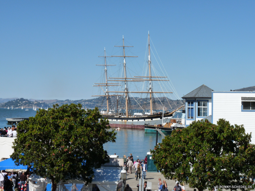 San Francisco Hafen und Alcatraz Pirat Schiff Schiff Boot Handwerk Meer Wasser Marina Jacht Hafen Himmel Reisen Segel Mast Ozean Segeln Hafen Nautik Boote Küste Sommer Fahrzeug Dock Segelboot Königliche Tourismus Verkehr Schoner Schiffe Urlaub Kreuzfahrt See Bucht Segelschiff Sonnenuntergang Wolken alt Yachten Landschaft Transport Reflexion Architektur Stadt Masten Gebäude Rigging Turm Fluss Marine Küste Urlaub Sonne Anlegestelle Holz Freizeit Wolke Tourist Luxus Geschichte im freien Navigation Angeln aus Holz groß historische am Wasser Wind Stadt am Meer Yachting vor Anker Maritime Gebäude Anlegestelle Kirche im freien Industrielle Erholung Ufer Segelboote angedockt Seil sonnig Industrie Dämmerung Stadtansicht Resort historischen Insel Ruhe Fisch Horizont Strand Bäume Versand Urban pirate ship vessel boat craft sea water marina yacht harbor sky travel sail mast ocean sailing port nautical boats coast summer vehicle dock sailboat royal tourism transport schooner ships vacation cruise lake bay sailing vessel sunset clouds old yachts landscape transportation reflection architecture city masts building rigging tower river marine coastline holiday sun mooring wood leisure cloud tourist luxury history outdoor navigation fishing wooden tall historical waterfront wind town seaside yachting moored maritime buildings pier church outdoors industrial recreation shore sailboats docked rope sunny industry dusk cityscape resort historic island calm fish horizon beach trees shipping urban