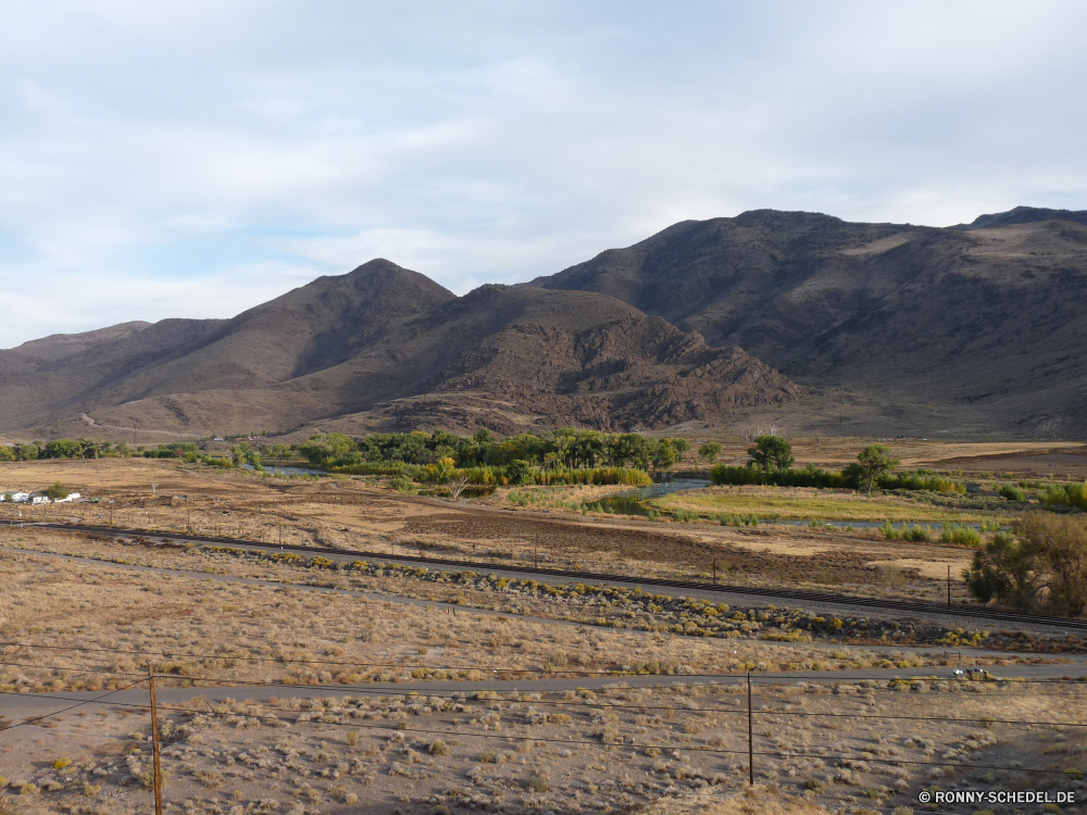 Fahrt über Incline Village, Reno und nach Winnemucca Hochland Berg Landschaft Bereich Berge Himmel Reisen Fels Tal Wolken Hügel Tourismus Gras landschaftlich Park im freien nationalen Fluss Land Schnee Spitze Sommer Stein Hügel Wald Wüste Szenerie Wasser Wildnis im freien Baum Felsen trocken Landschaft Umgebung sonnig Straße See natürliche Feld Panorama Szene Tag Entwicklung des ländlichen hoch Wolke Insel Wiese Land Bereich Sand Frühling Horizont Mount übergeben Vulkan Geologie Gelände Schlucht Farbe außerhalb fallen Reiner Braun Einsamkeit Stream niemand Steppe Pflanzen Belaubung Urlaub Gletscher Bäume Herbst Spitzen karge Pflanze Sandstein Panorama Schlucht Abenteuer Steine horizontale Reise Licht friedliche Ruhe Klippe highland mountain landscape range mountains sky travel rock valley clouds hill tourism grass scenic park outdoors national river land snow peak summer stone hills forest desert scenery water wilderness outdoor tree rocks dry countryside environment sunny road lake natural field panorama scene day rural high cloud island meadow country area sand spring horizon mount pass volcano geology terrain canyon color outside fall plain brown solitude stream nobody steppe plants foliage vacation glacier trees autumn peaks barren plant sandstone panoramic ravine adventure stones horizontal journey light peaceful calm cliff