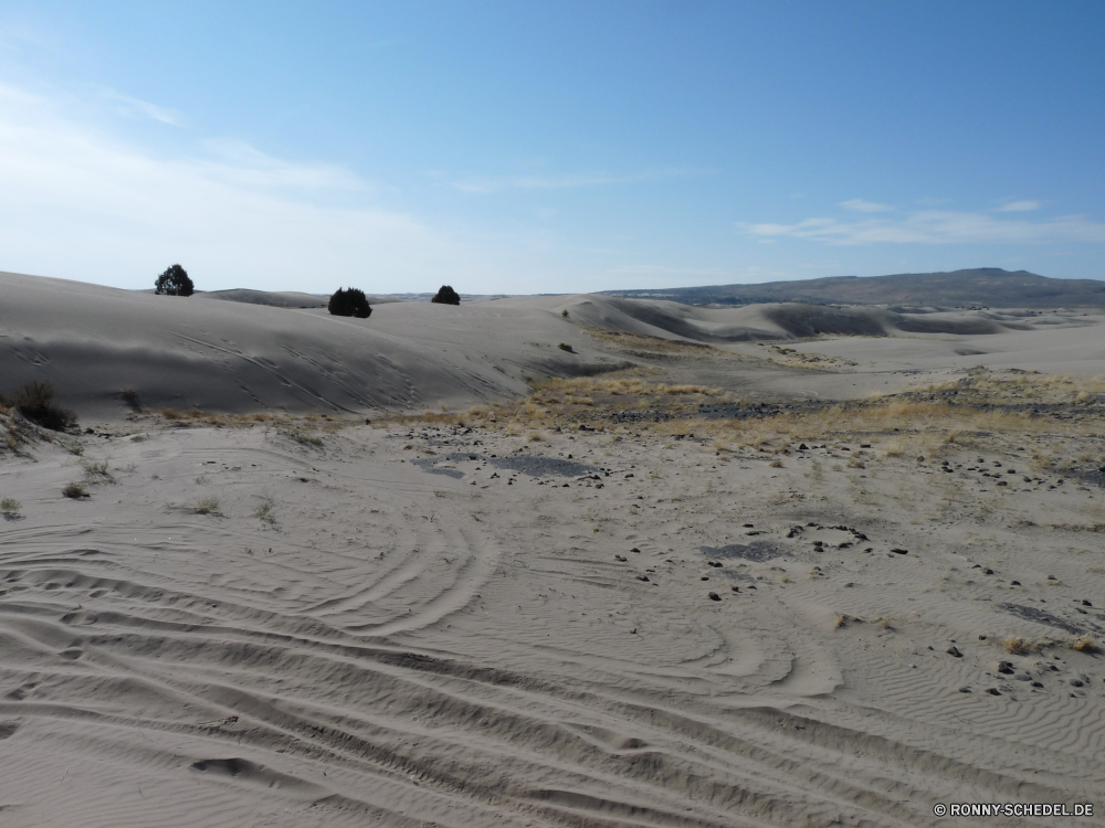 St. Anthony Sand Dunes Düne Sand Boden Landschaft Erde Himmel Wüste Strand Reisen Berg Küste landschaftlich Urlaub Ozean Meer Wasser Tourismus trocken Berge Sommer im freien Fels Dünen Sonne Wolken natürliche Land Insel Tal heiß sonnig am Meer im freien Park Küste Welle Ufer nationalen niemand sandigen Wolke Szenerie Umgebung Hügel Schnee Tropischer Stein Dürre Arid Extreme Wildnis Felsen außerhalb See Sandbank Küstenlinie gelb Abenteuer Reise Wetter Ökologie Horizont Erholung Gezeiten Winter Muster Ziel Wellen Wärme Grat Fluss Straße Urlaub Bäume Tag dune sand soil landscape earth sky desert beach travel mountain coast scenic vacation ocean sea water tourism dry mountains summer outdoor rock dunes sun clouds natural land island valley hot sunny seaside outdoors park coastline wave shore national nobody sandy cloud scenery environment hill snow tropical stone drought arid extreme wilderness rocks outside lake sandbar shoreline yellow adventure journey weather ecology horizon recreation tide winter pattern destination waves heat ridge river road holiday trees day