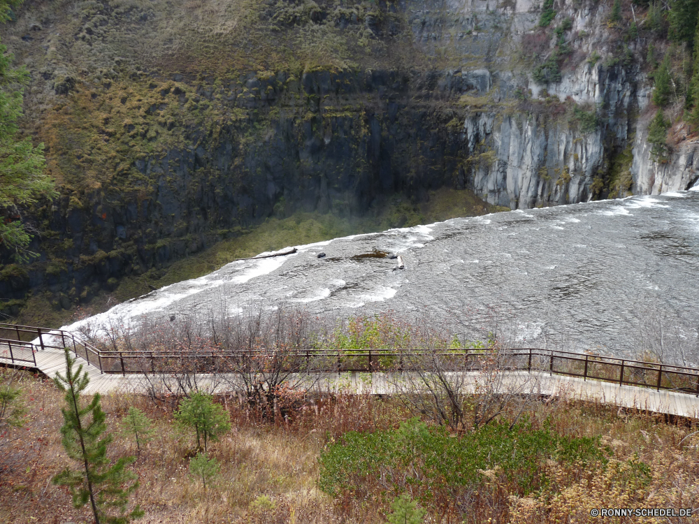 Upper Mesa Falls Fluss Mauer Landschaft Wald Baum Aufstieg Wasser Steigung Berg Berge Stream Fels Park Biegung Stein Bäume landschaftlich Wildnis Reisen Entwicklung des ländlichen Sommer im freien Gras Straße Schnee natürliche Himmel im freien Felsen Hölzer Umgebung Kanal See Saison Szenerie Wasserfall Herbst Frühling Hügel Brücke Wanderweg felsigen Körper des Wassers Tal Wolken Holz friedliche Ruhe Landschaft nationalen fallen Land Pflanze Creek Land Kiefer Winter fließende Urlaub Küste Tag Wanderung Schlucht Wetter Wandern ruhig Busch Pfad Strömung Belaubung ruhige Blatt river wall landscape forest tree ascent water slope mountain mountains stream rock park bend stone trees scenic wilderness travel rural summer outdoors grass road snow natural sky outdoor rocks woods environment channel lake season scenery waterfall autumn spring hill bridge trail rocky body of water valley clouds wood peaceful calm countryside national fall land plant creek country pine winter flowing vacation coast day hike canyon weather hiking quiet bush path flow foliage tranquil leaf